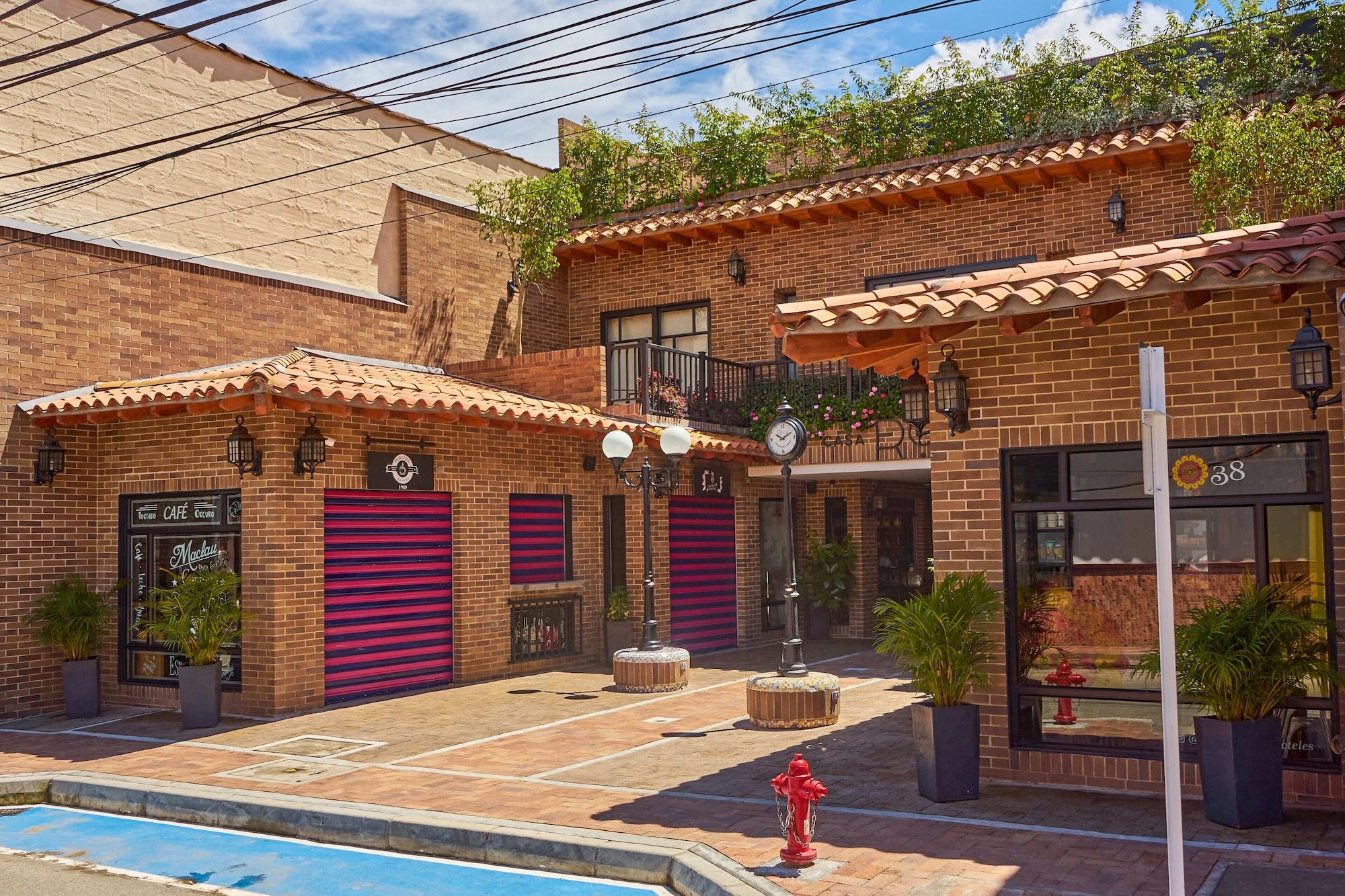 Varios Casa Rose Hotel