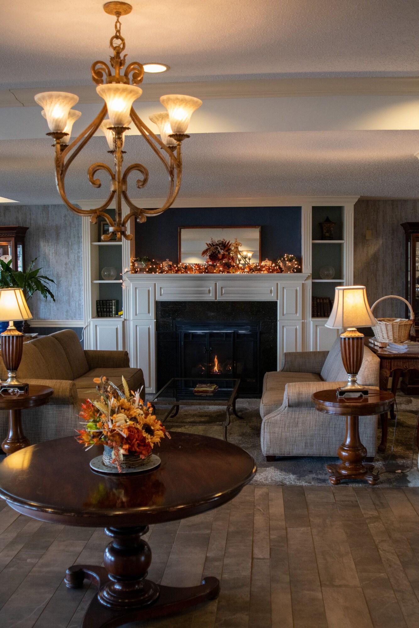 Vista Lobby Fort William Henry Hotel and Conference Center