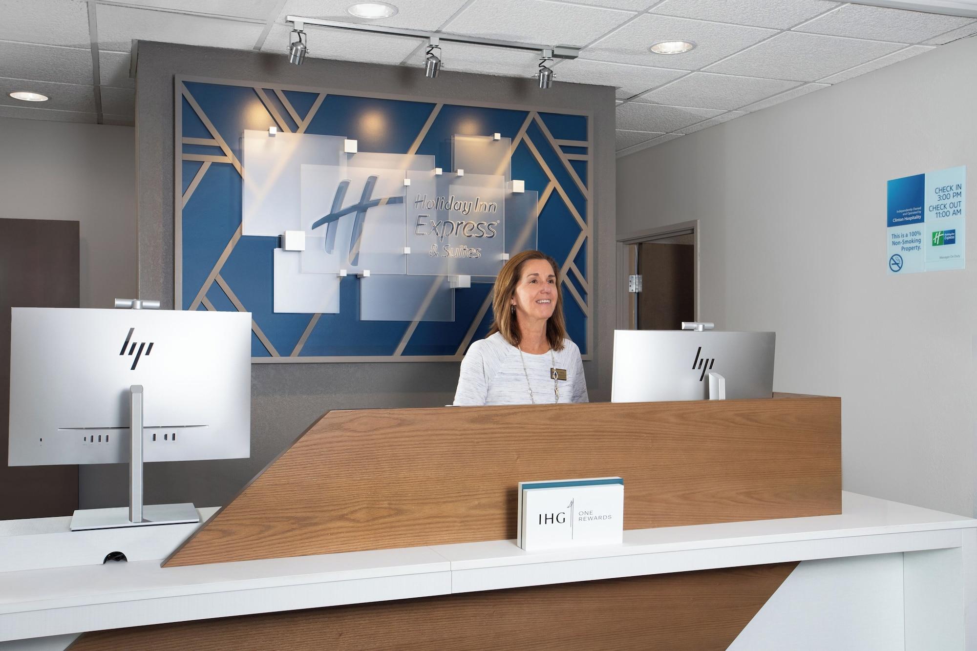 Vista Lobby Holiday Inn Express Hotel & Suites Clinton by IHG