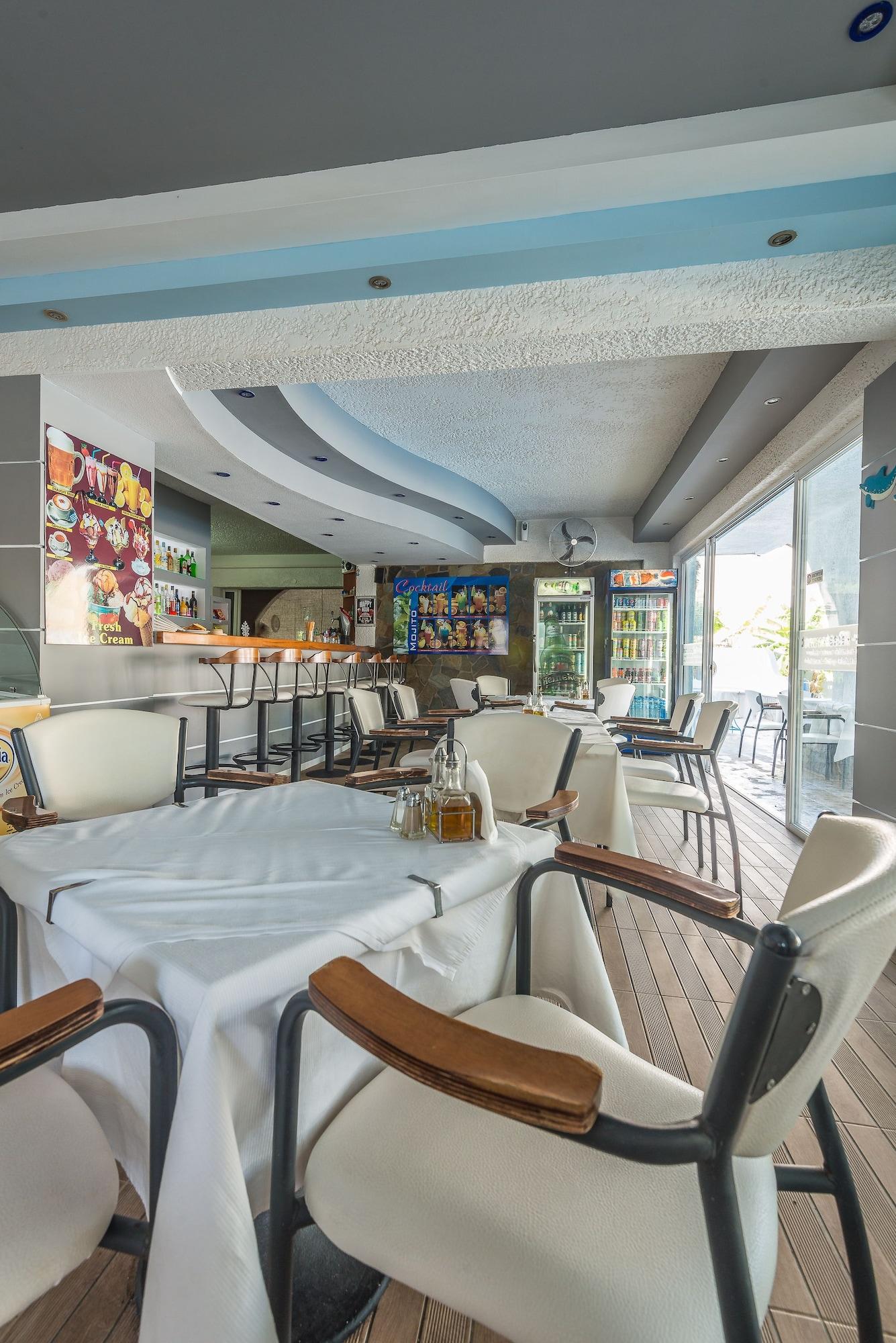 Bar/Salón Anika Studios