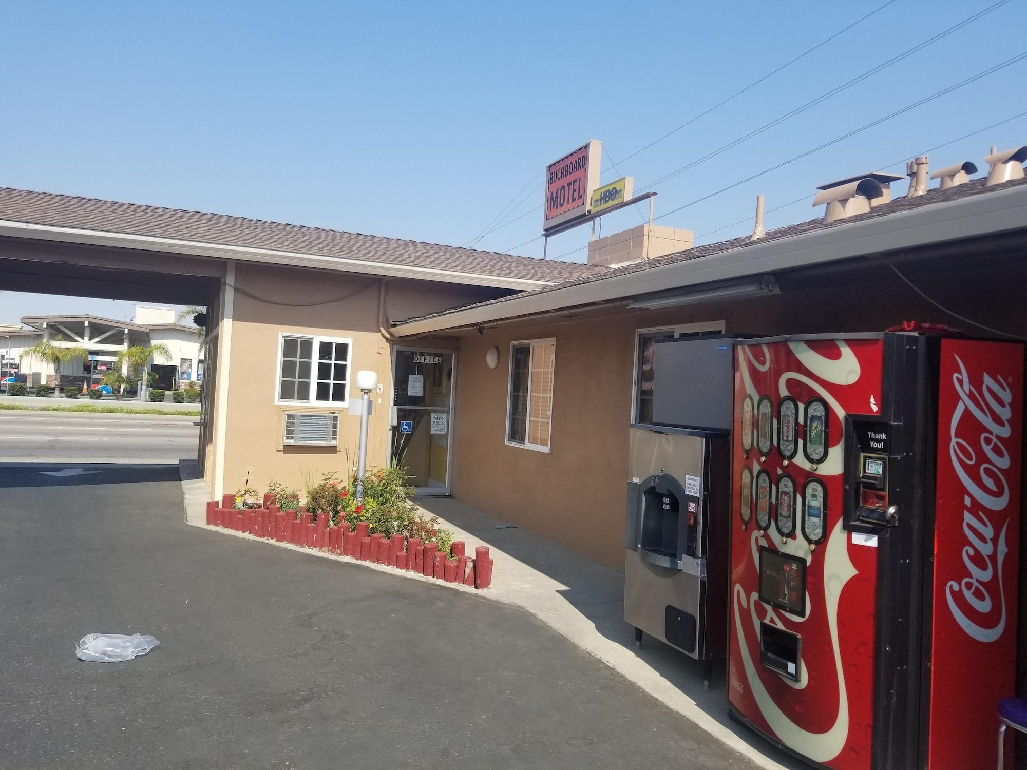 Vista Exterior Buckboard Motel