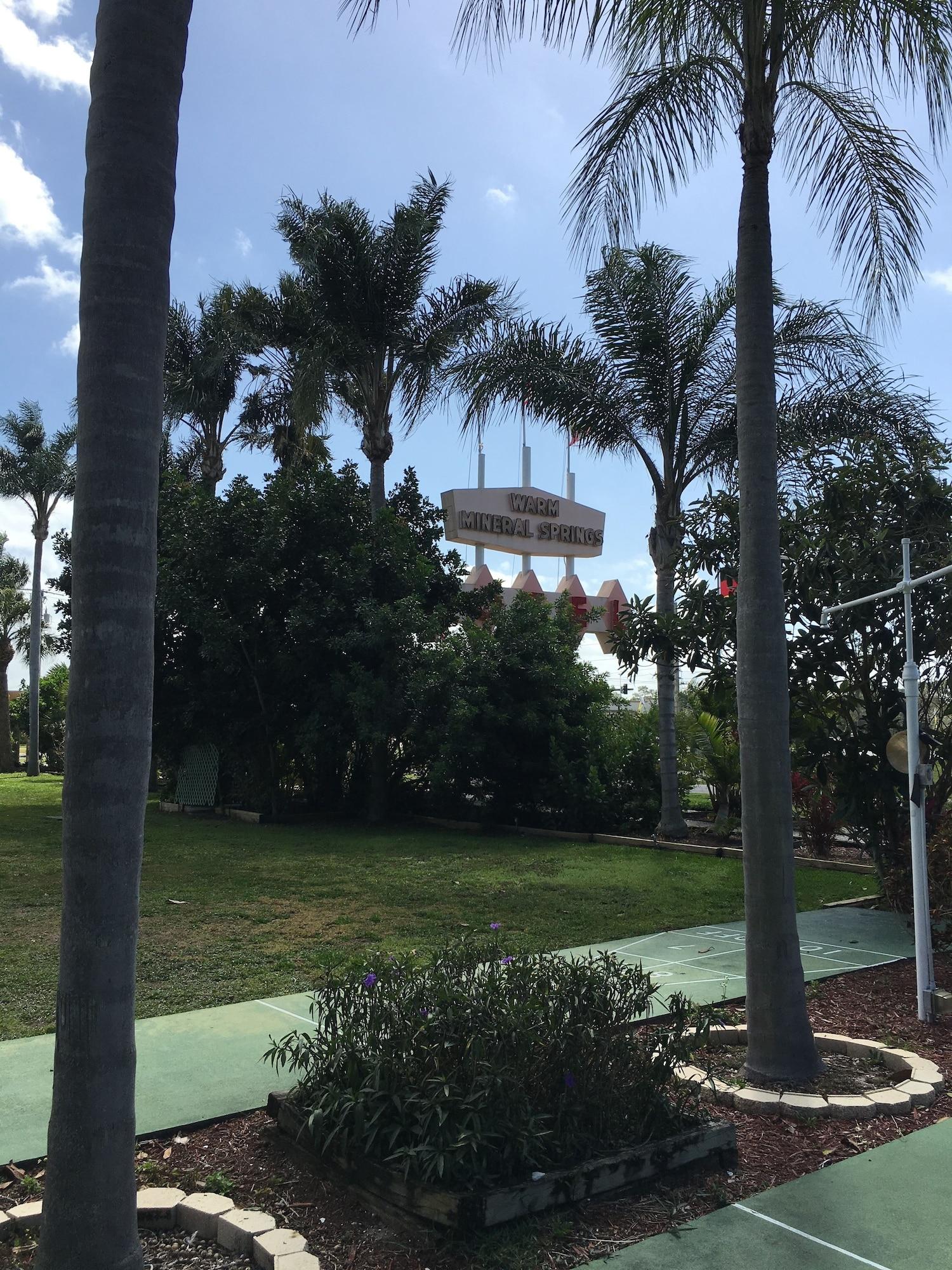 Instalaciones Recreativas Warm Mineral Springs Motel