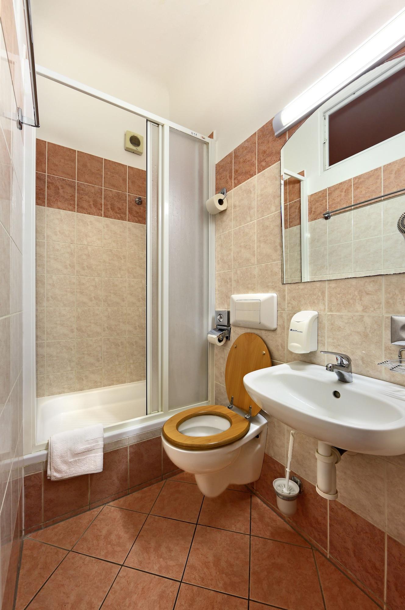Equipamiento de Habitación Hotel Golden City Garni
