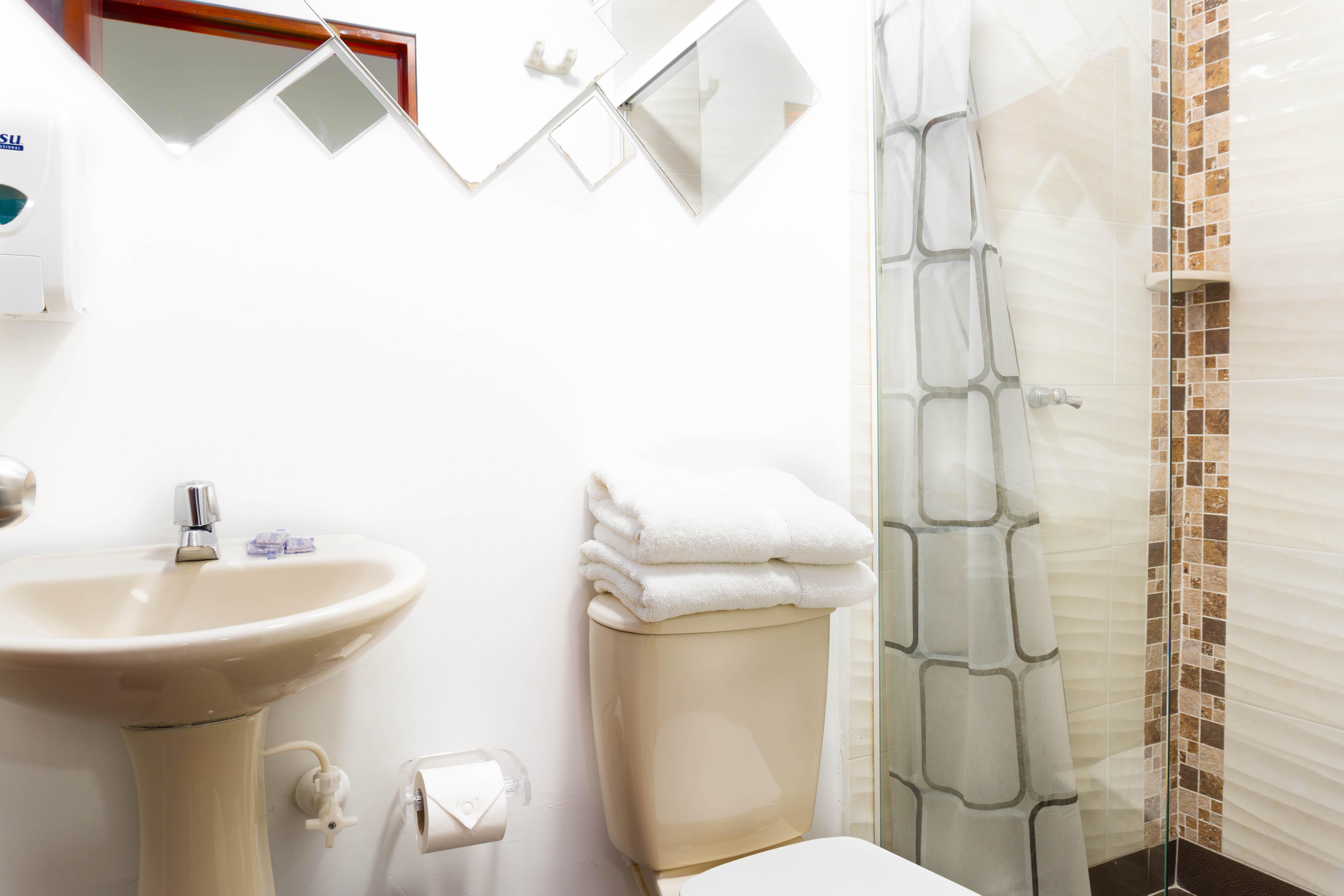 Baño HOTEL PALO ALTO