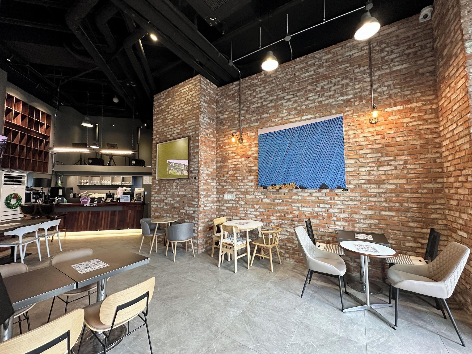 Vista Lobby Three Seven Hotel