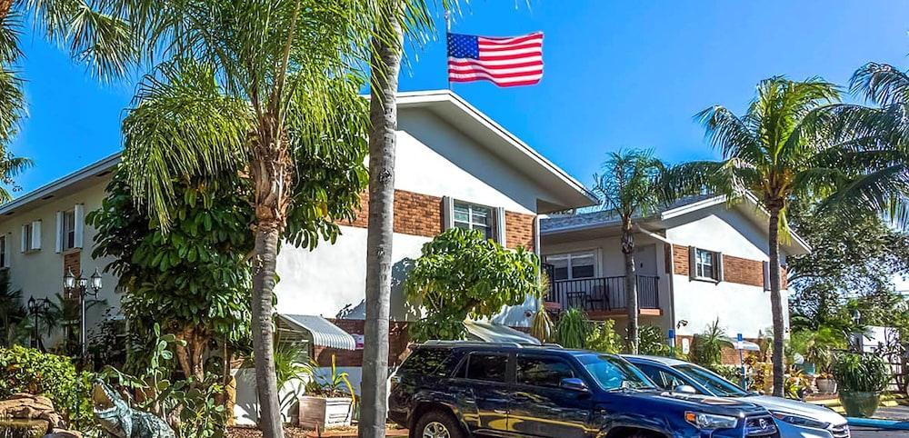 Varios Richard's Motel Studio