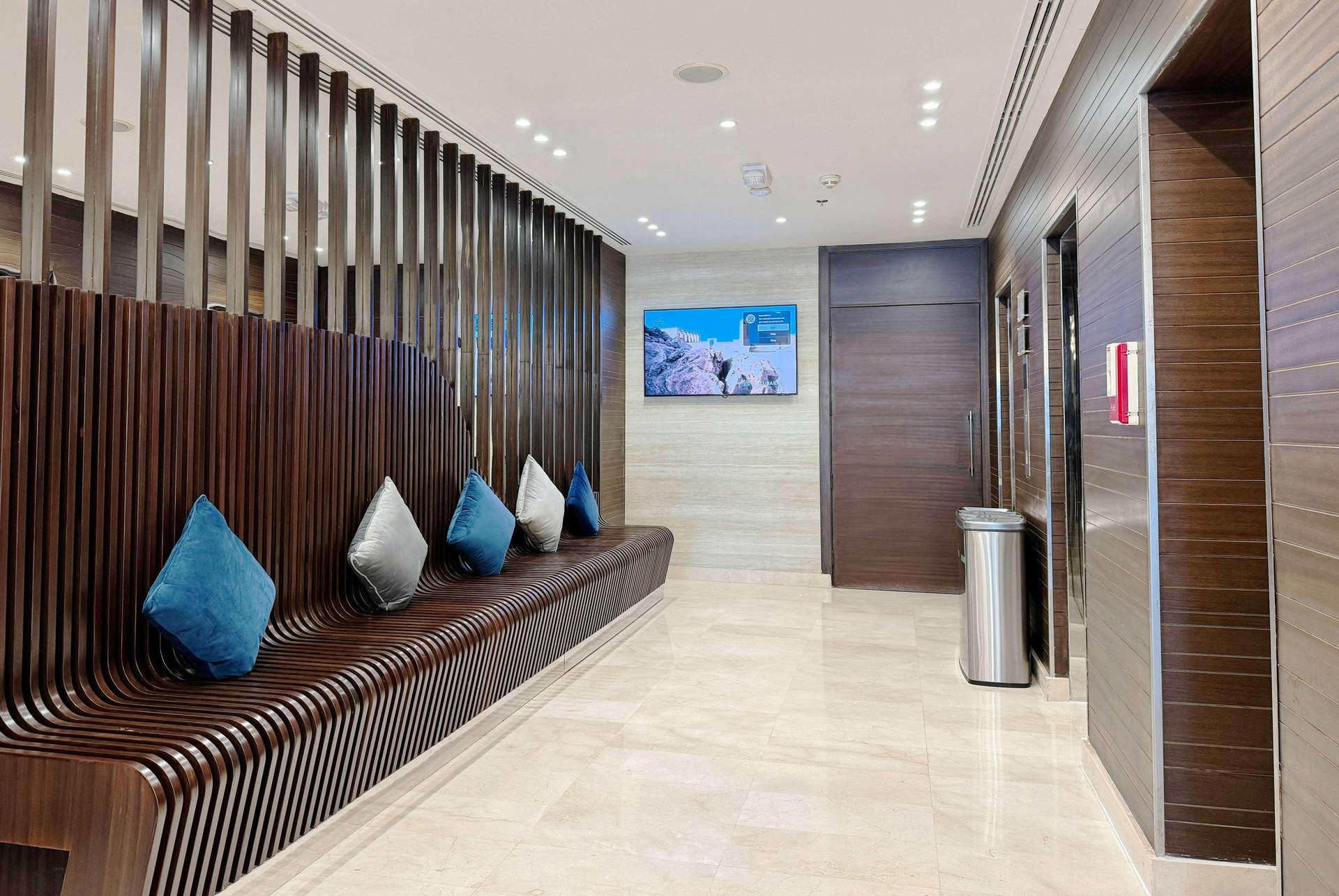 Vista Lobby Ramada Encore by Wyndham Doha