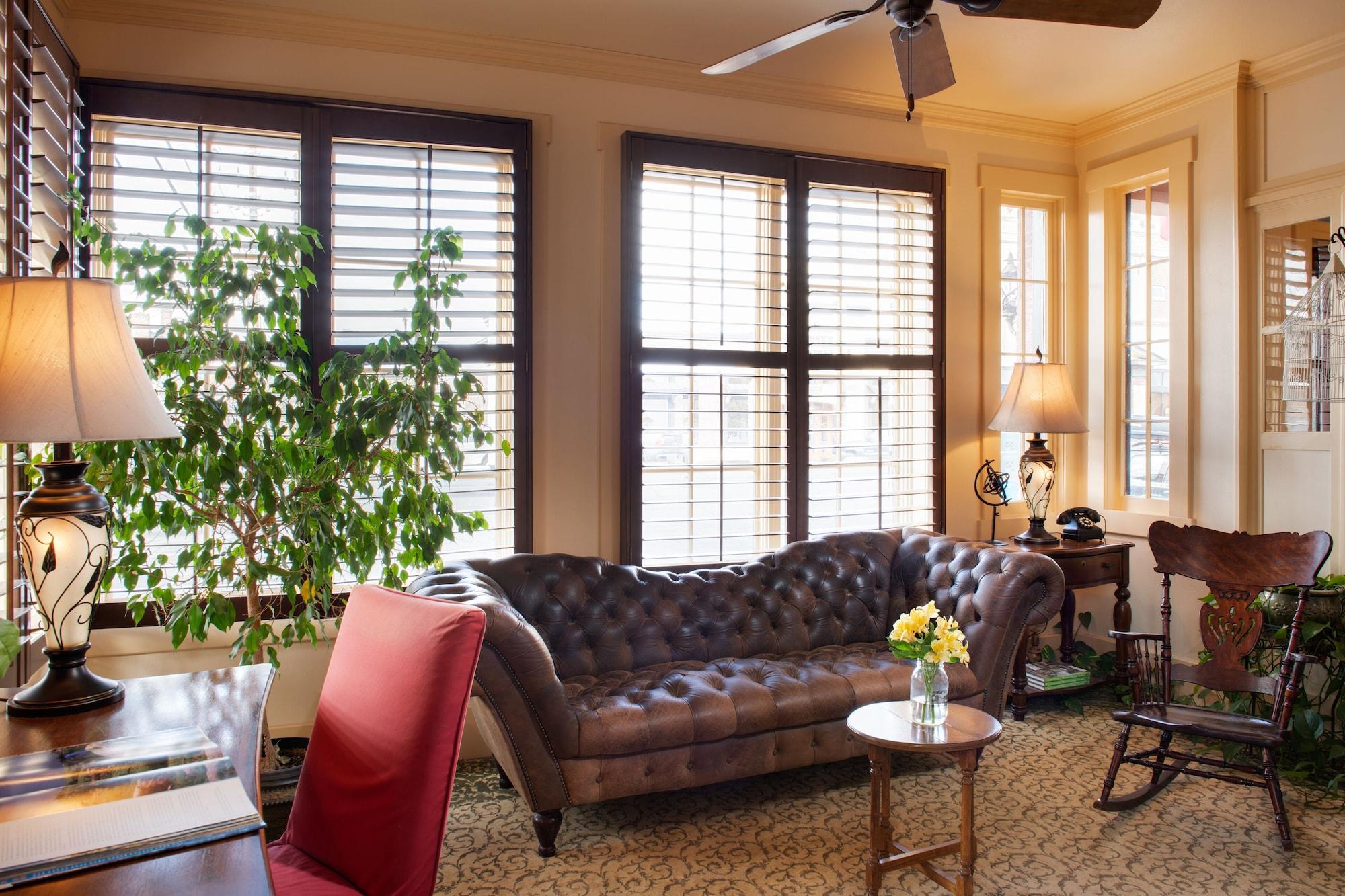 Vista Lobby Chamberlin Inn Cody