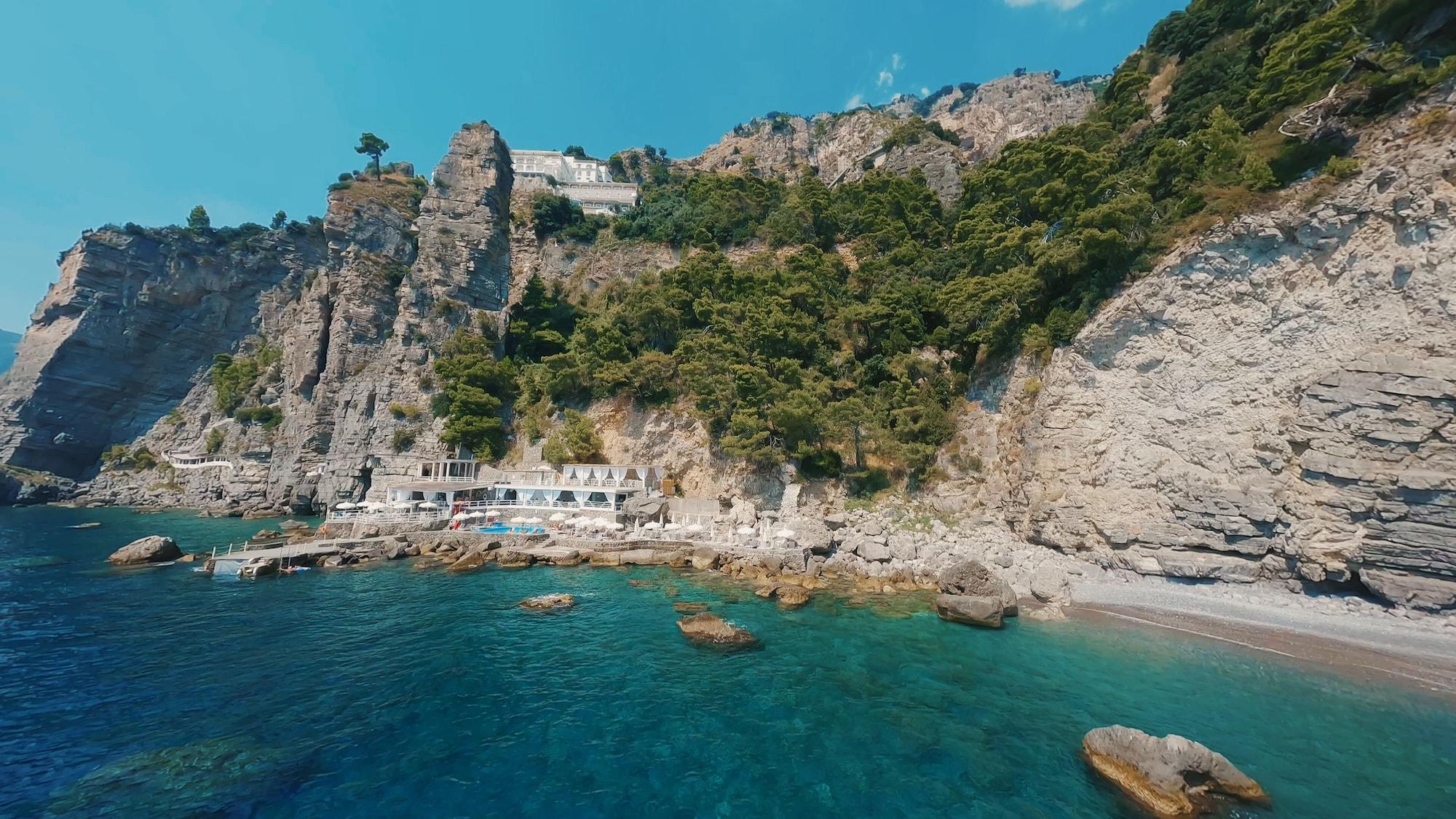 Vista Exterior Grand Hotel Tritone