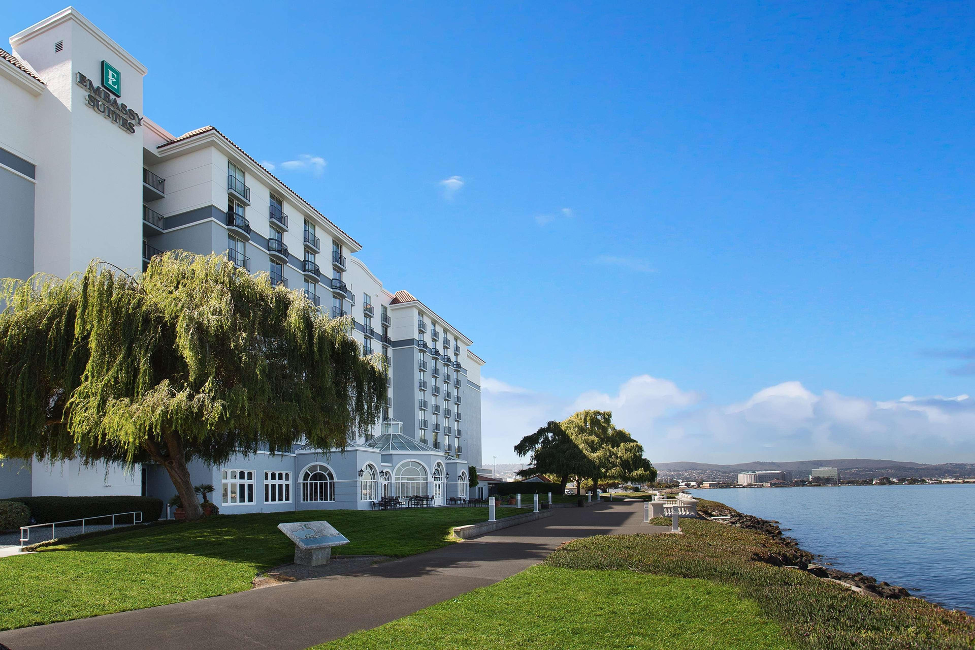 Vista Exterior Embassy Suites by Hilton San Francisco Airport Waterfront