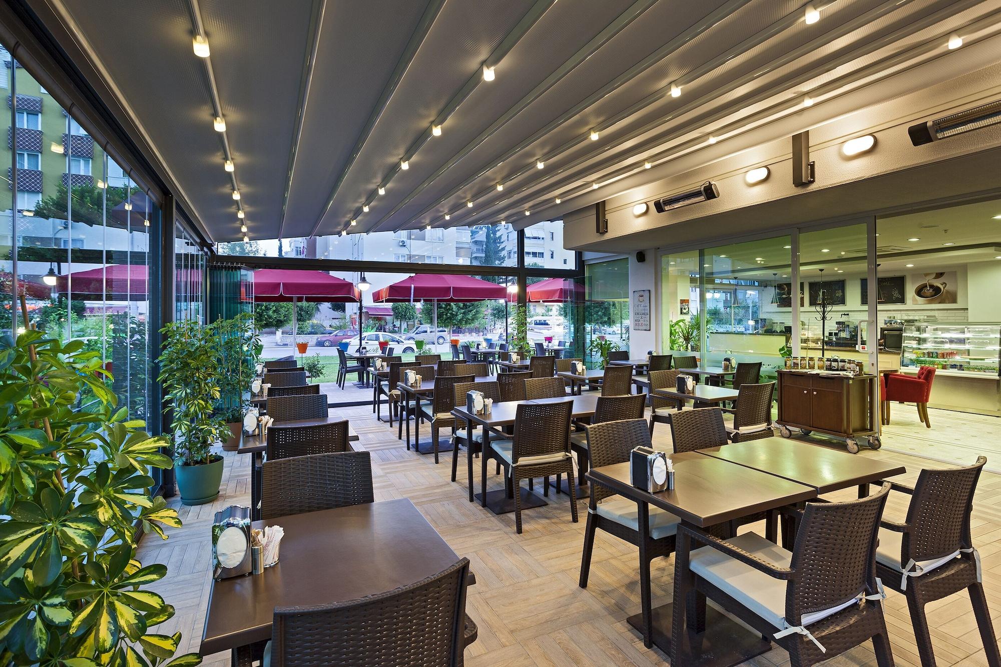 Restaurant The Room Hotel & Apartments