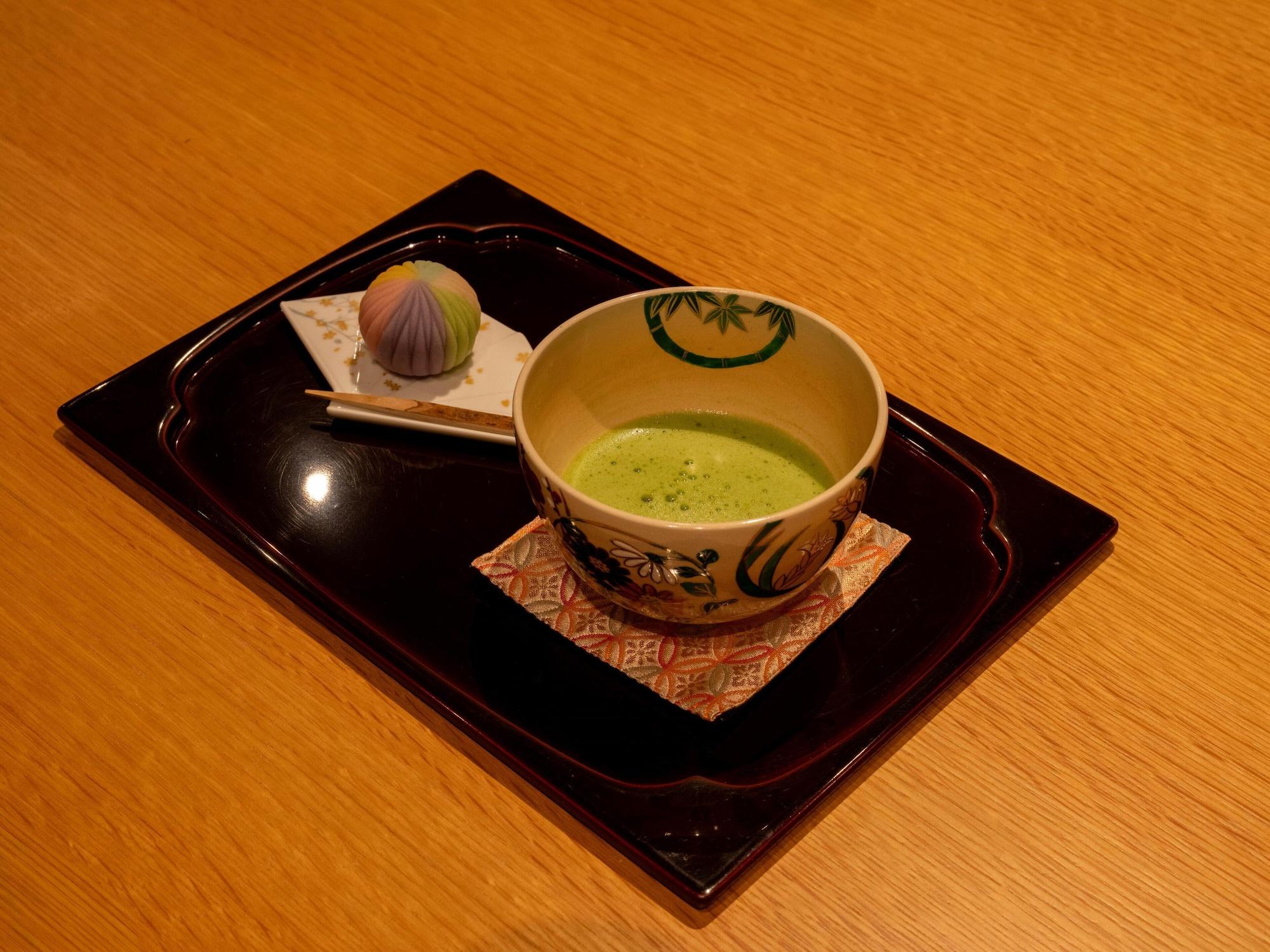 Bar/Salón WAQOO Naritasanmonzen