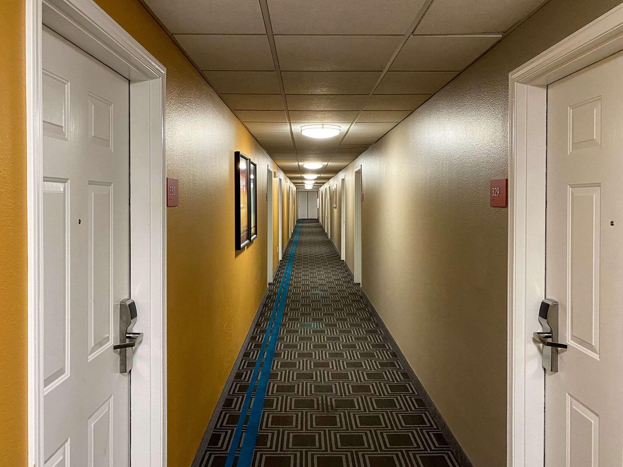 Vista Lobby Mainstay Suites Middleburg Heights