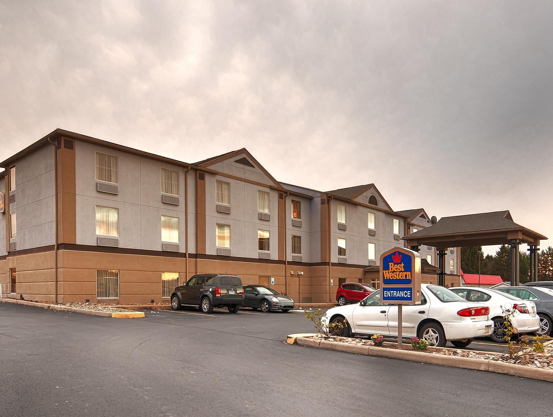 Vista Exterior Days Inn by Wyndham Indiana PA Near IUP