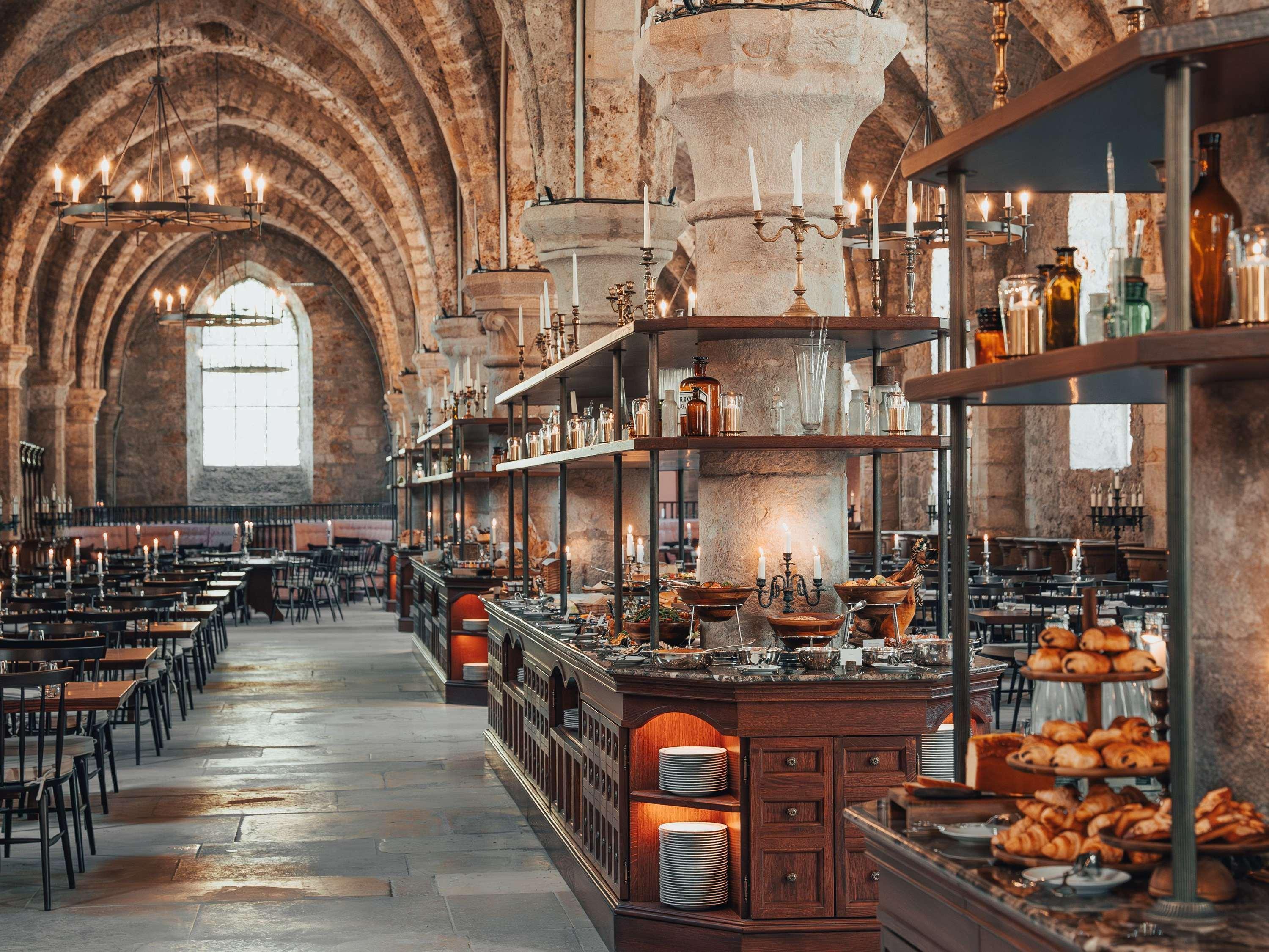 Vista Exterior Abbaye Des Vaux De Cernay