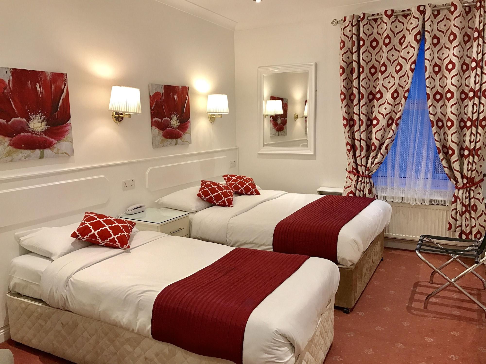 Varios Dergvale Hotel