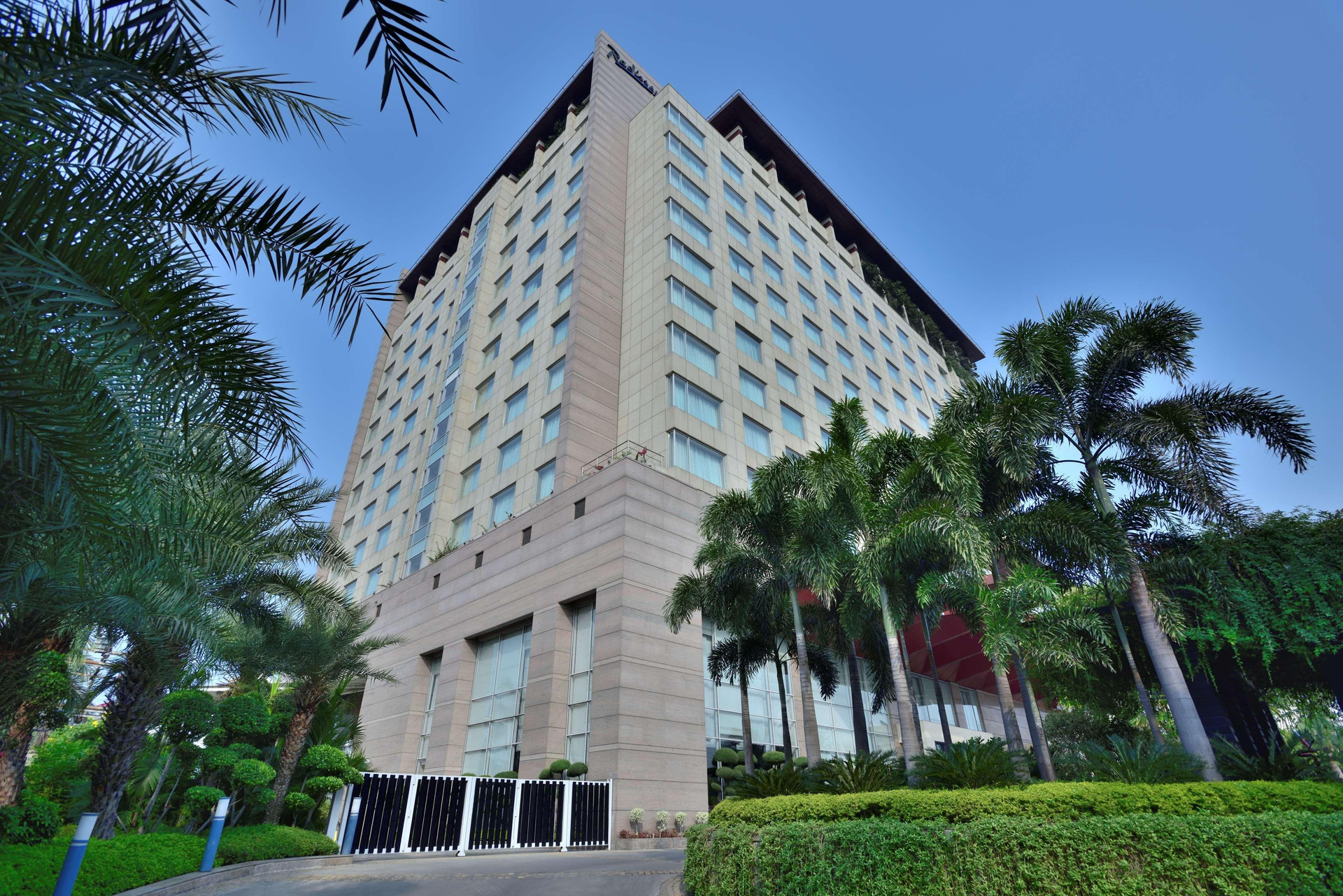 Vista Exterior Radisson Blu Hotel Indore