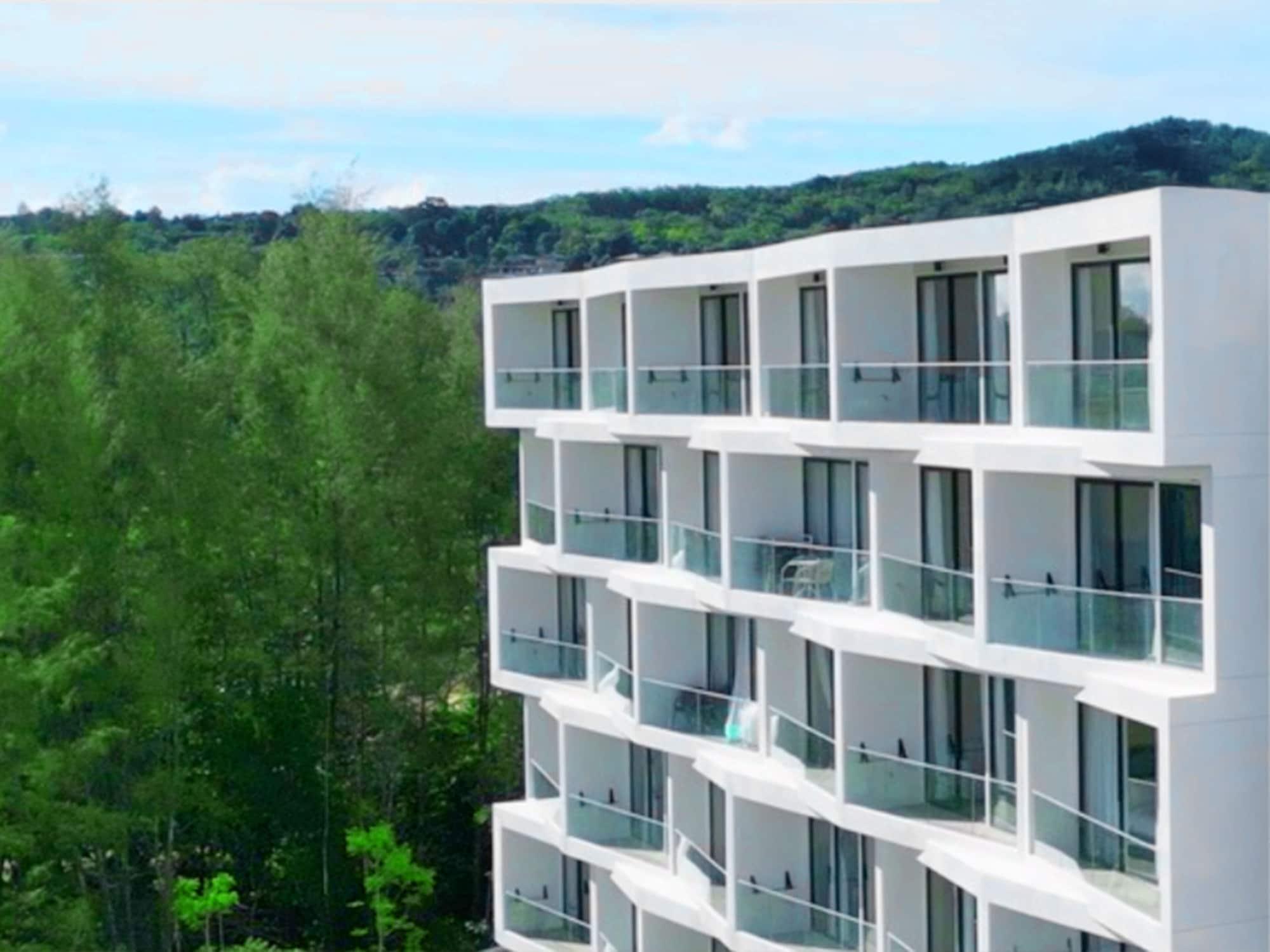 Varios Laya Suites & Residences