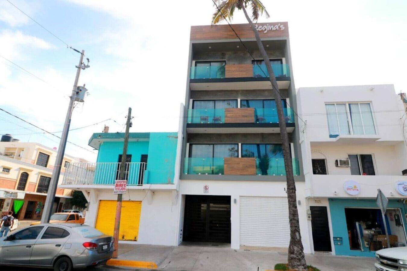 Vista Exterior Reginas Apartments