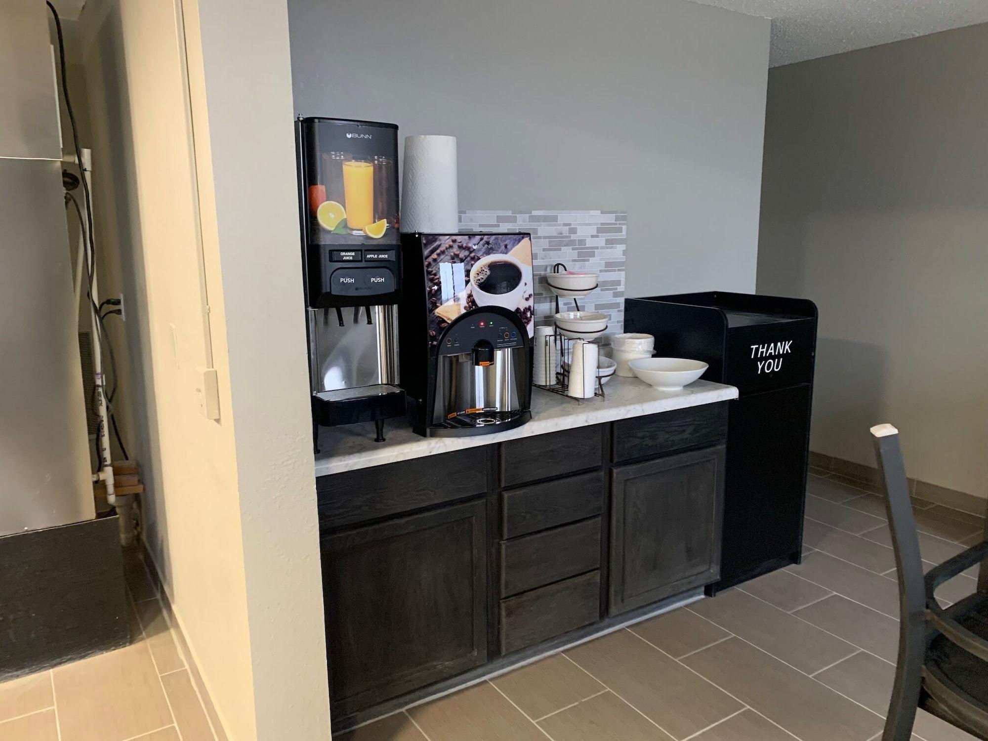 Restaurant Super 8 by Wyndham Kirksville-University Area
