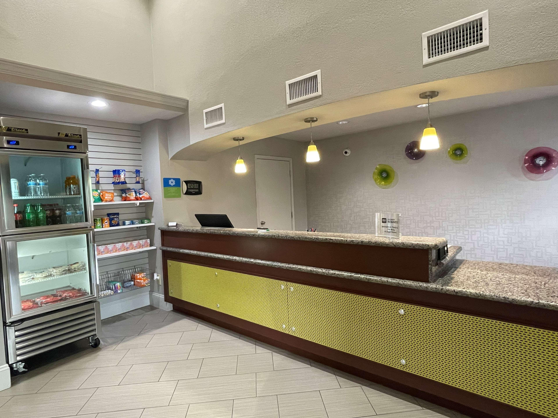 Vista Lobby SureStay Hotel by Best Western Deer Park