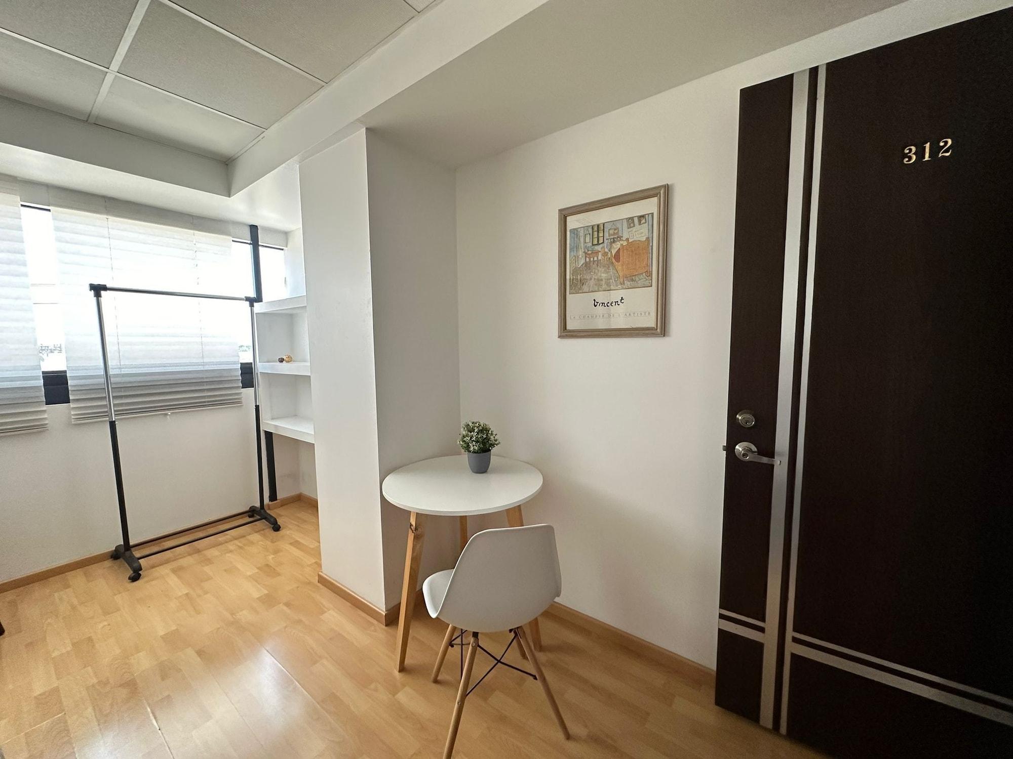 Varios Tiny Rooms