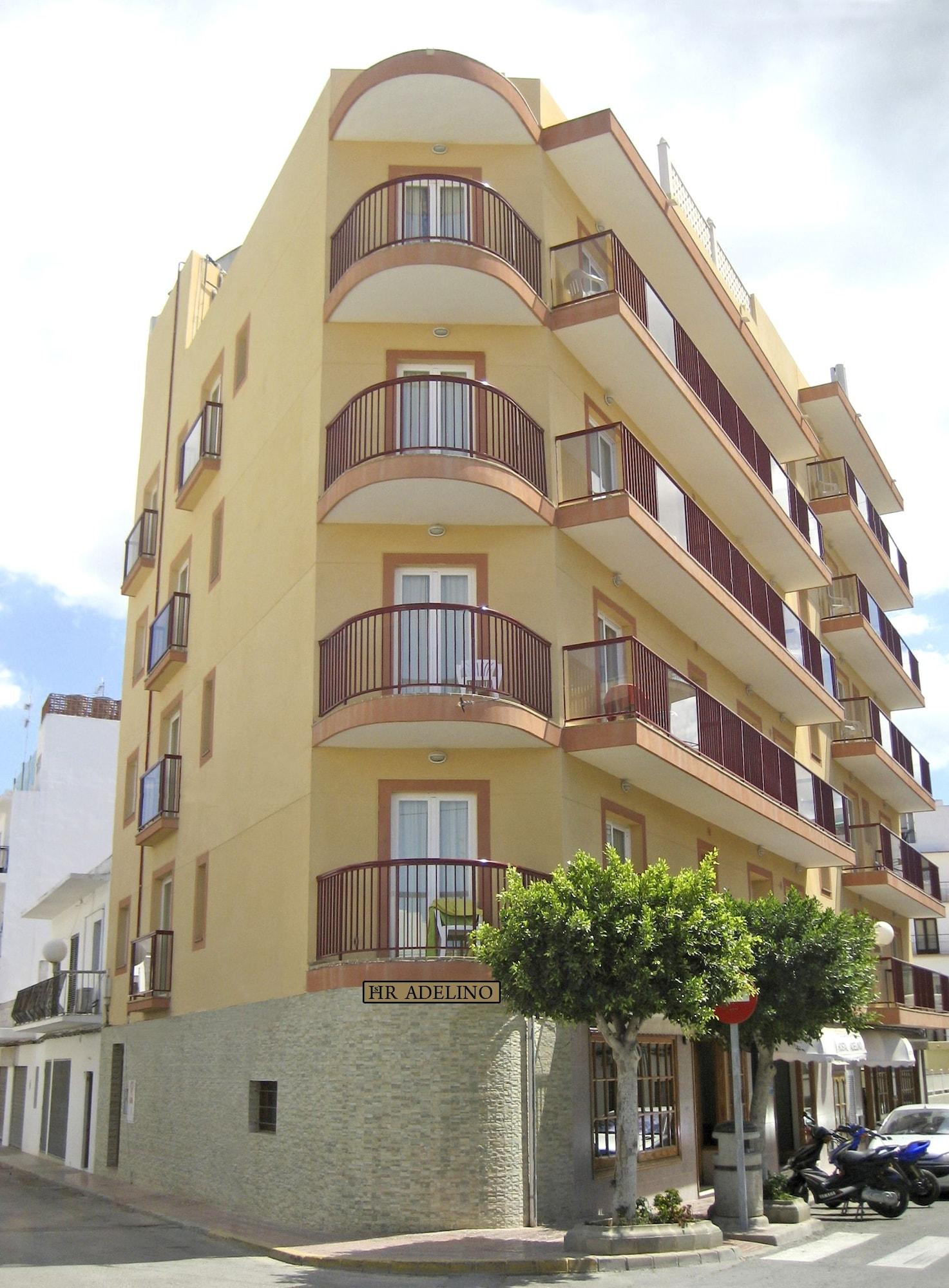 Vista Exterior Hostal Residencia Adelino