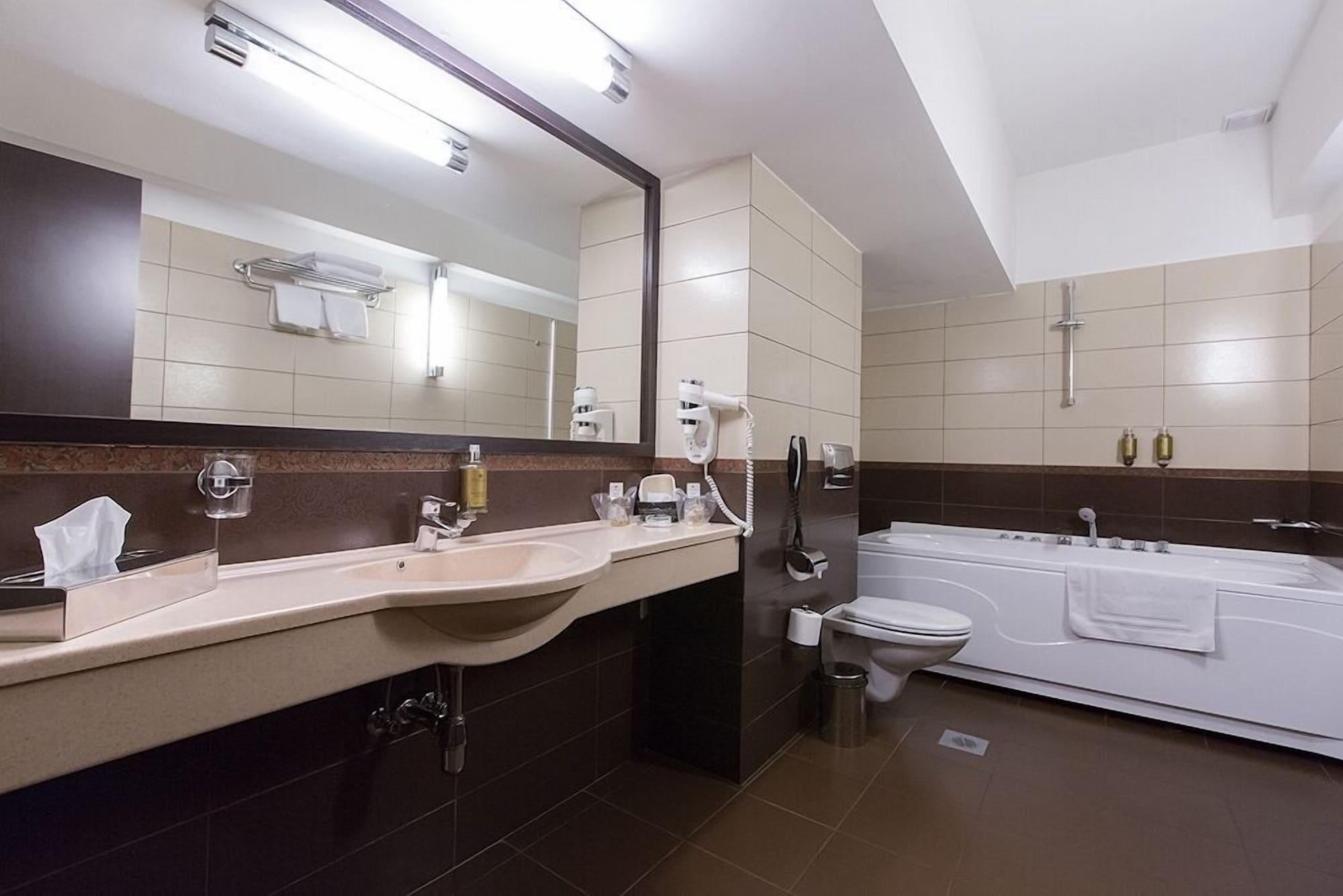 Equipamiento de Habitación Ramada by Wyndham Iasi City Centre