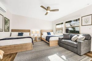 Alquiler Vacacional - Newly remodeled PB Home w/ AC, King Beds - 2blocks2beach - Sleeps 24 - Parking