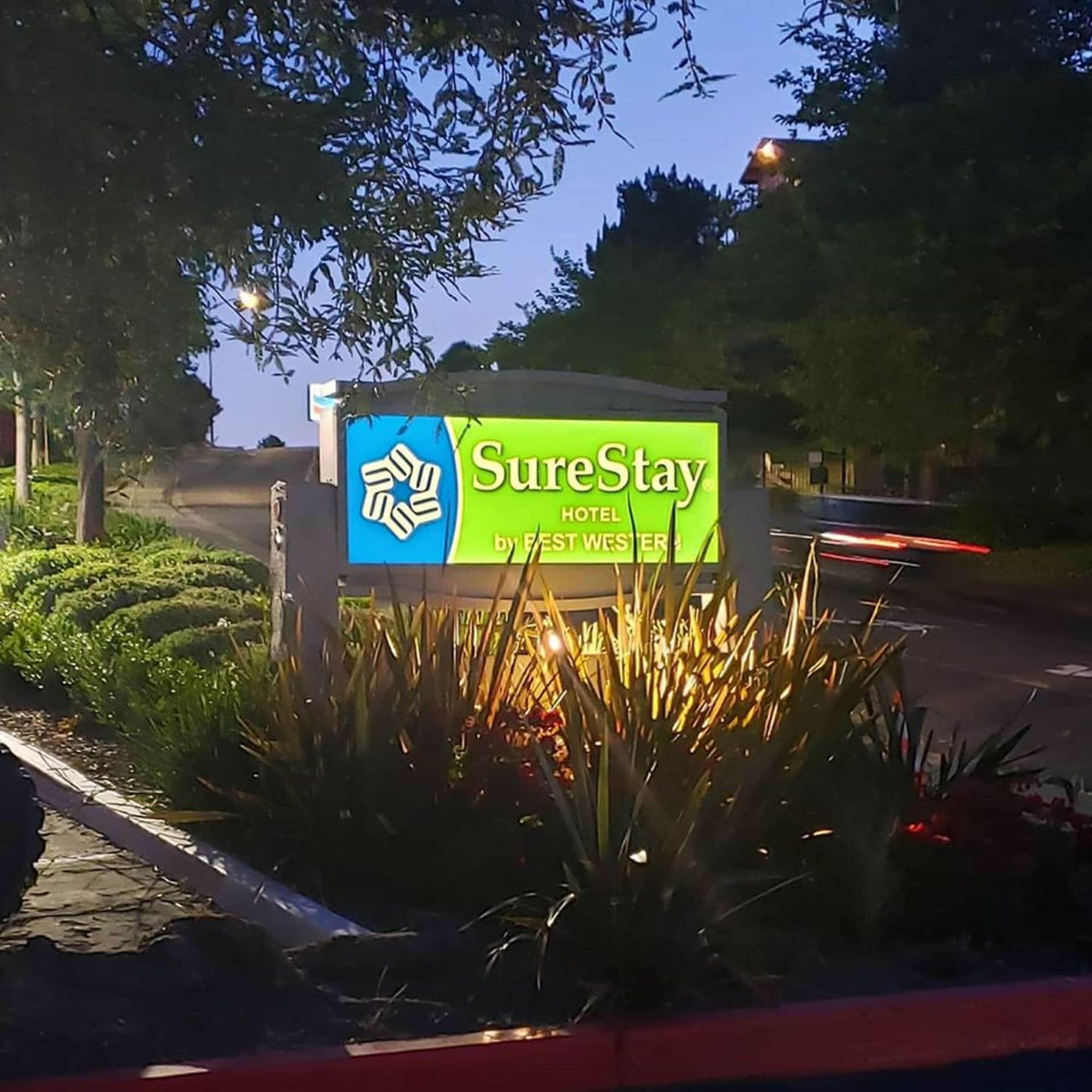 Vista Exterior SureStay Hotel by Best Western Vallejo Napa Valley