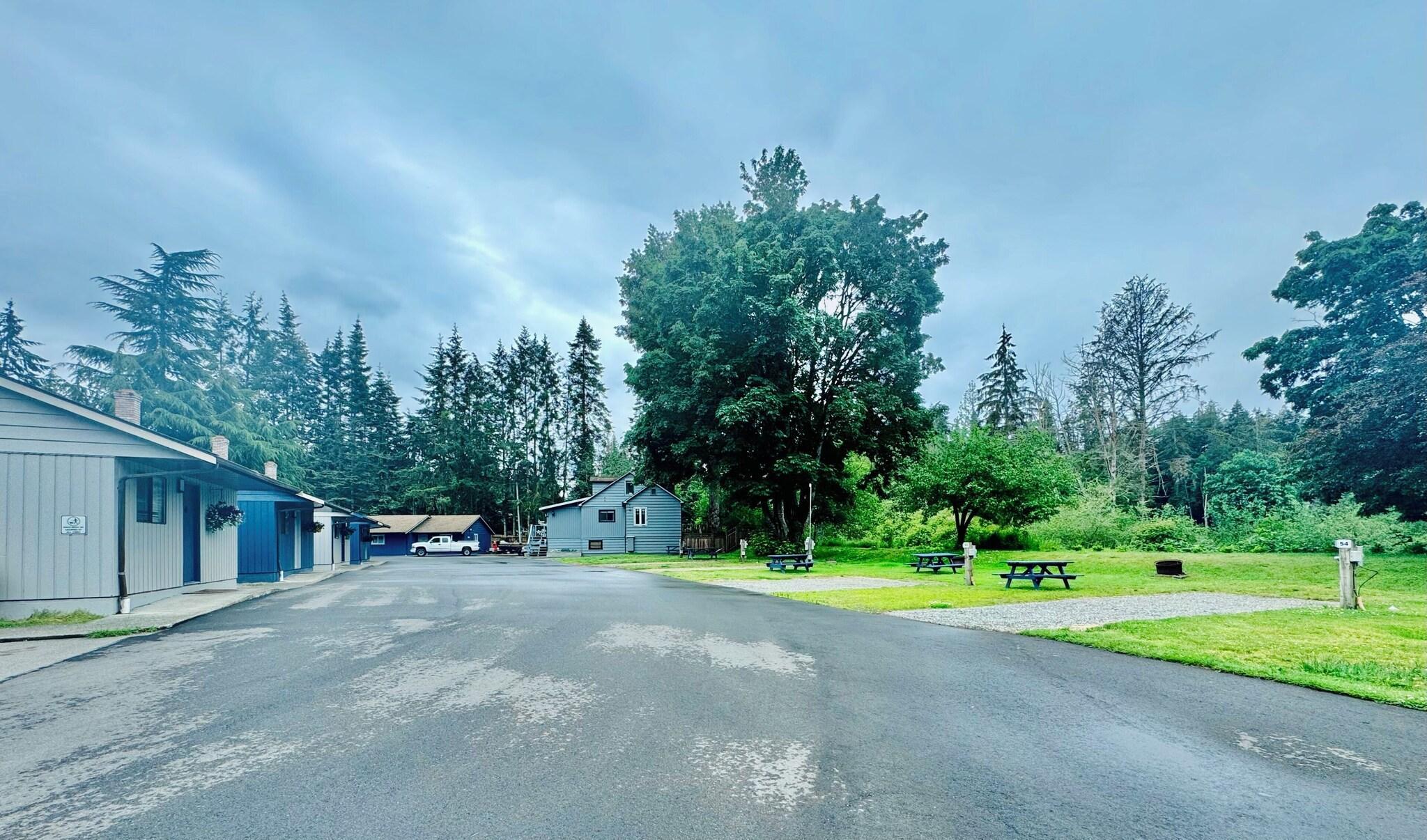 Vista Exterior Riverside Resort Motel and Campground