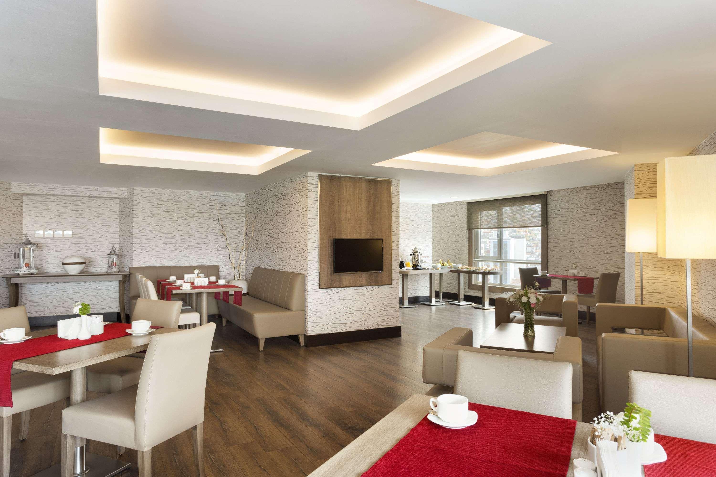 Bar/Salón Ramada Plaza by Wyndham Izmir