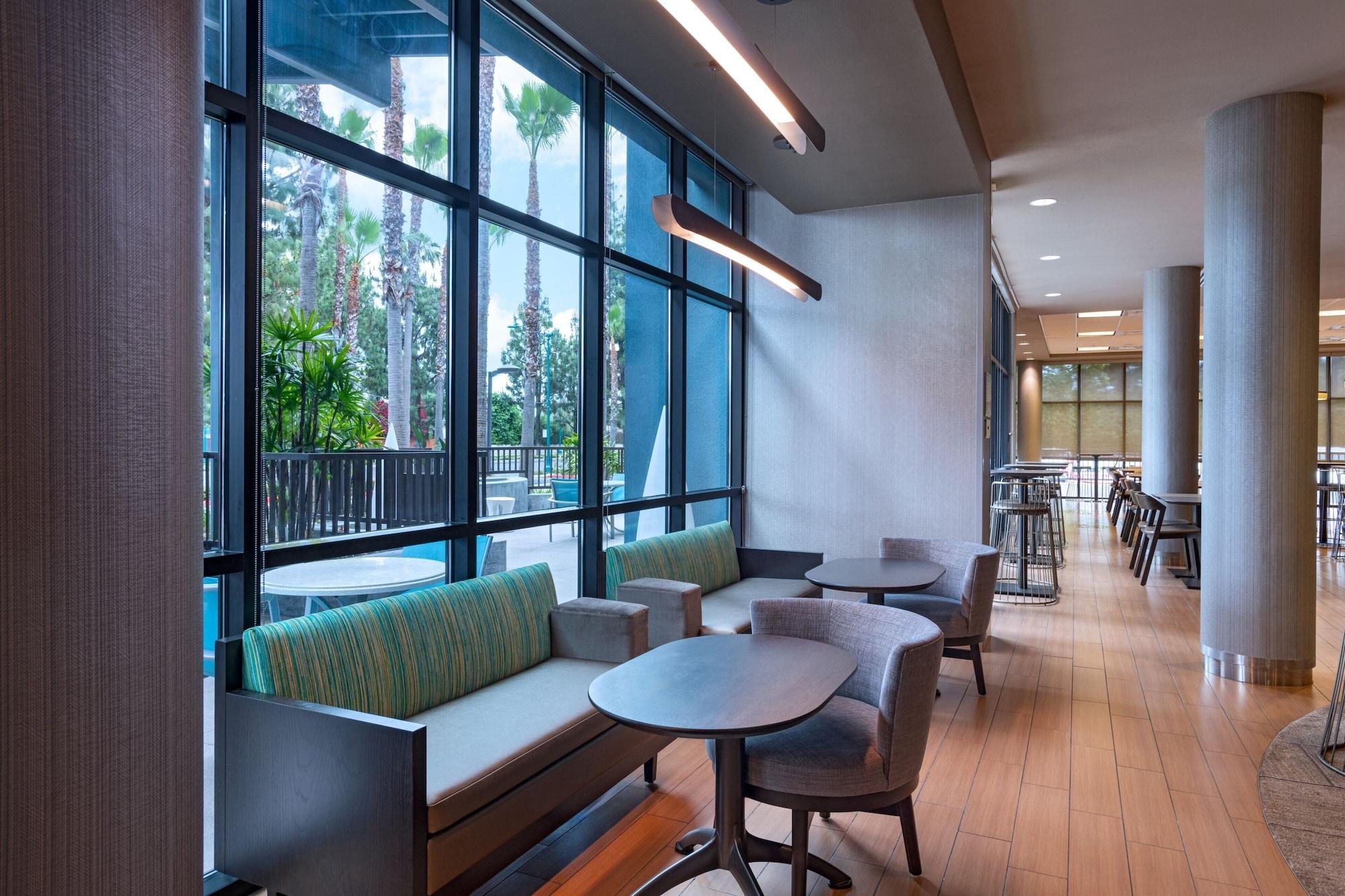 Vista Lobby SpringHill Suites Anaheim Maingate