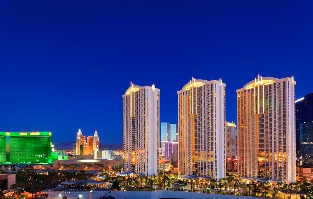 Vista Exterior Fallon Luxury Rentals at The Signature