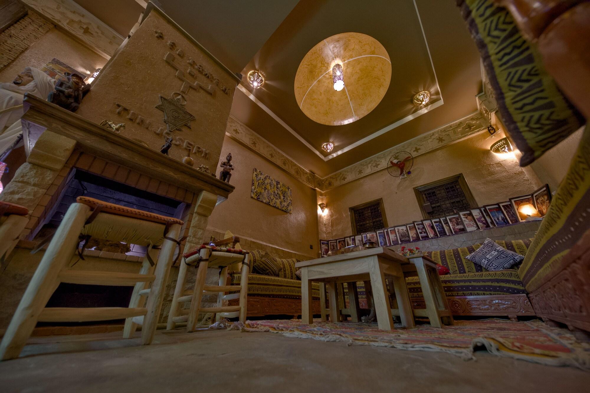 Vista Lobby Tin Joseph