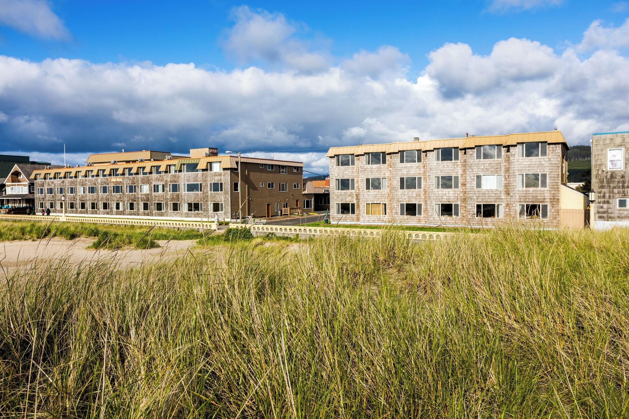 Vista Exterior Ebb Tide Oceanfront Inn