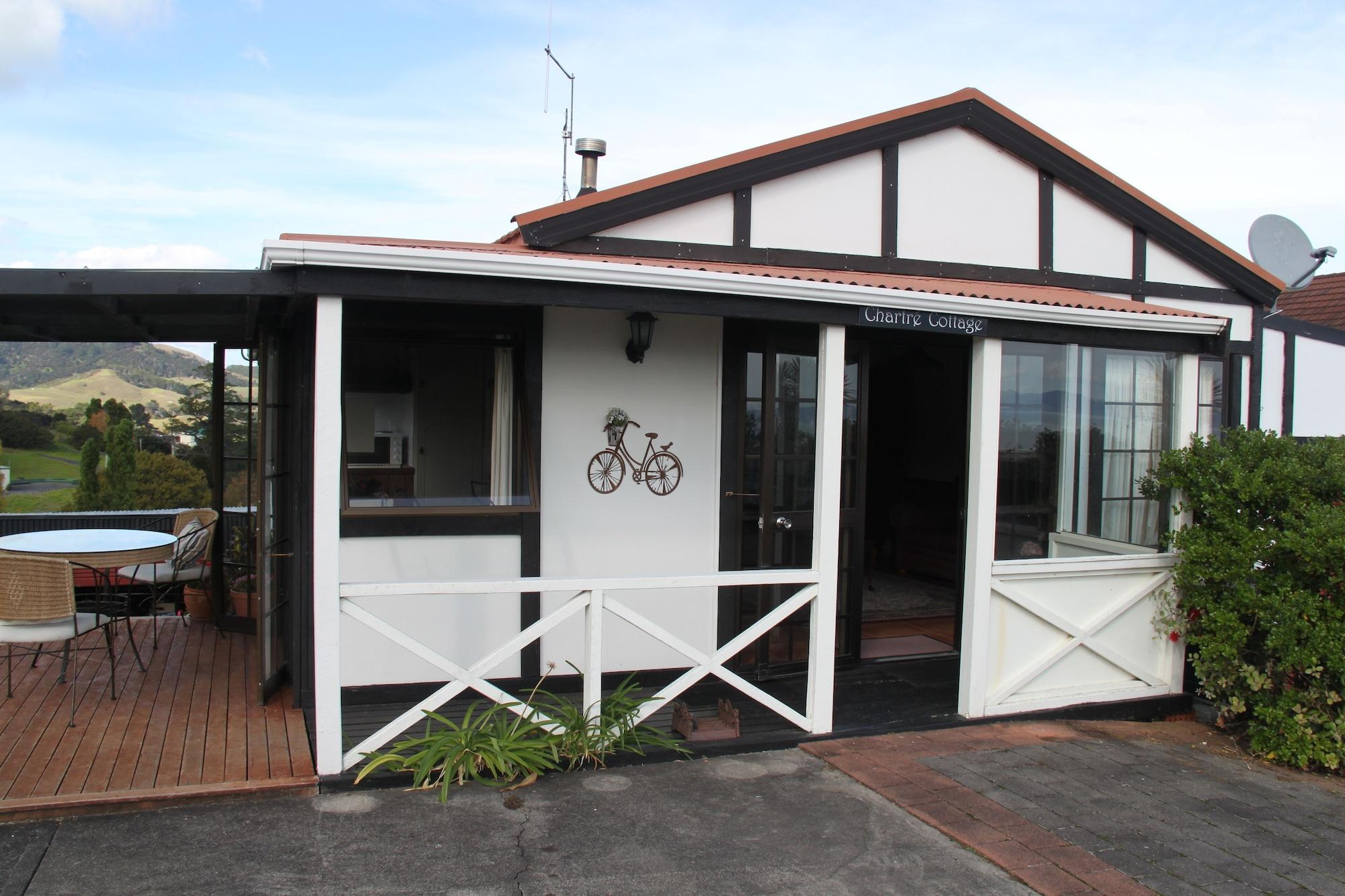 Varios Chartre' Manor Bed & Breakfast