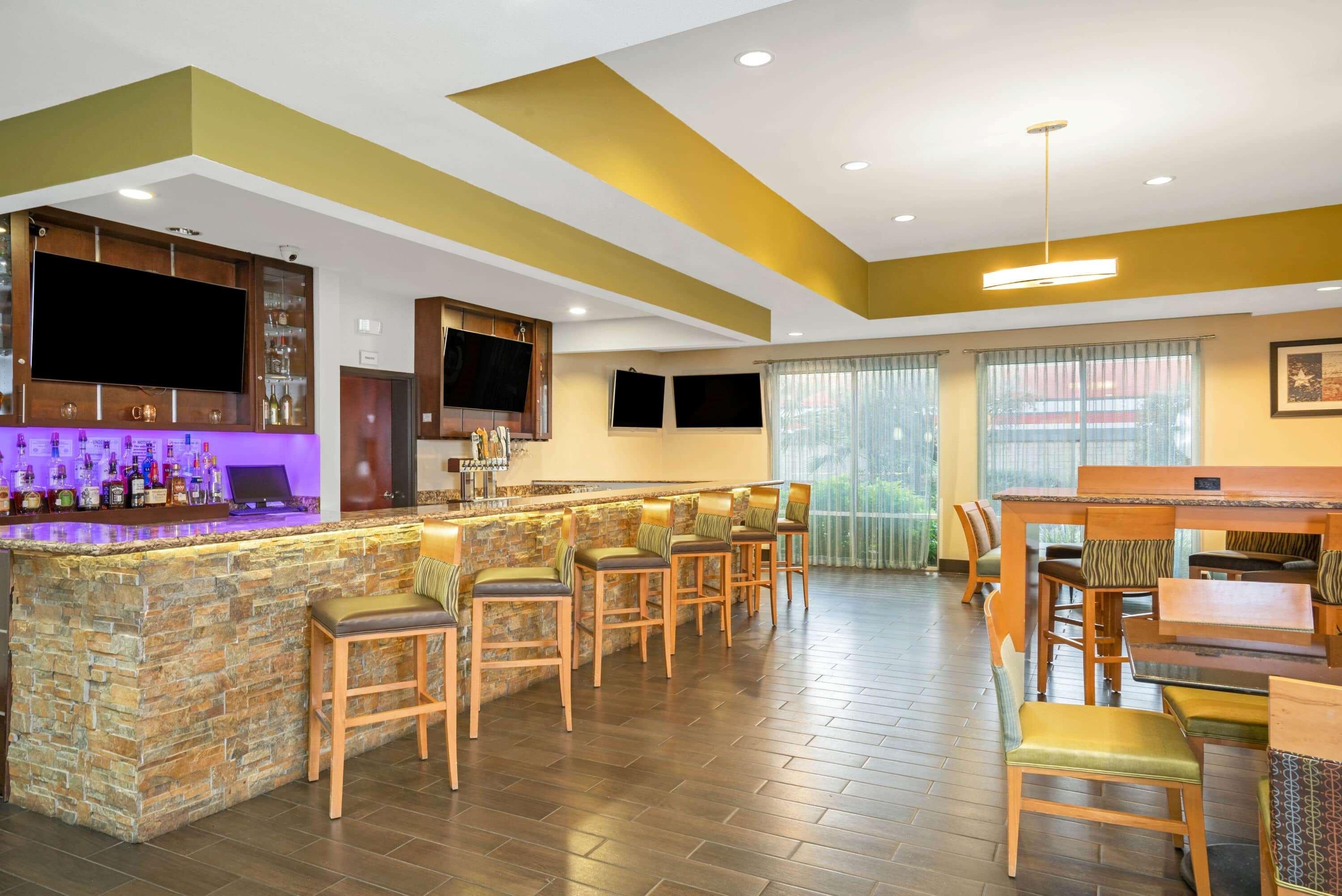 Bar/Salón La Quinta Inn & Suites Willowbrook