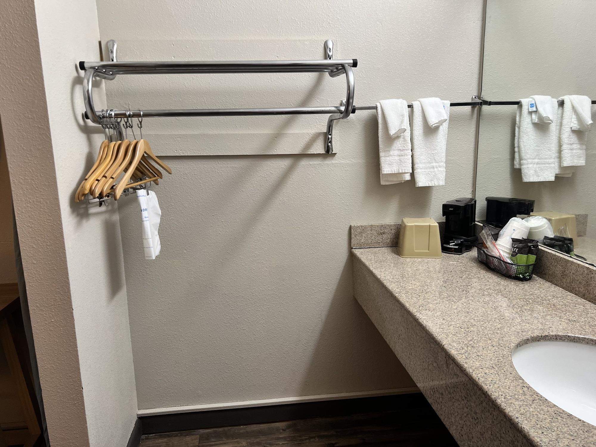 Equipamiento de Habitación Days Inn by Wyndham College Park Airport Best Road