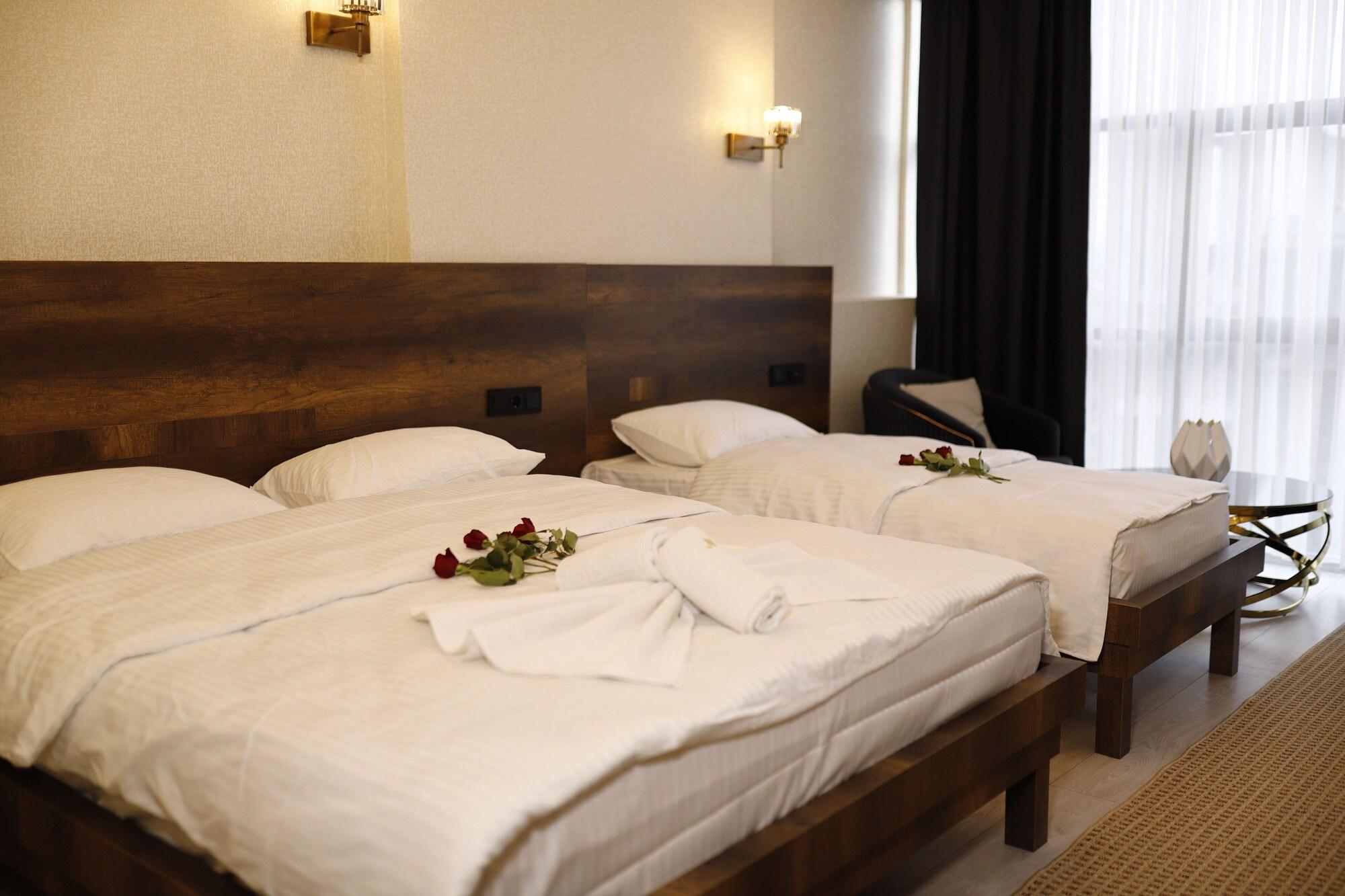 Varios New Konak Hotel