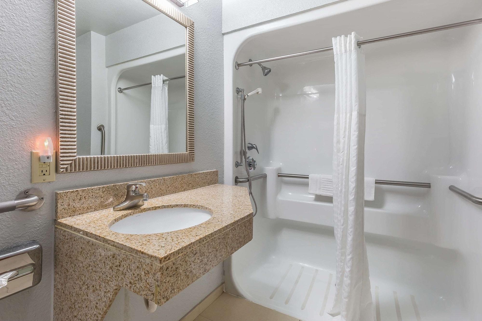 Equipamiento de Habitación Comfort Inn Alton near I-255
