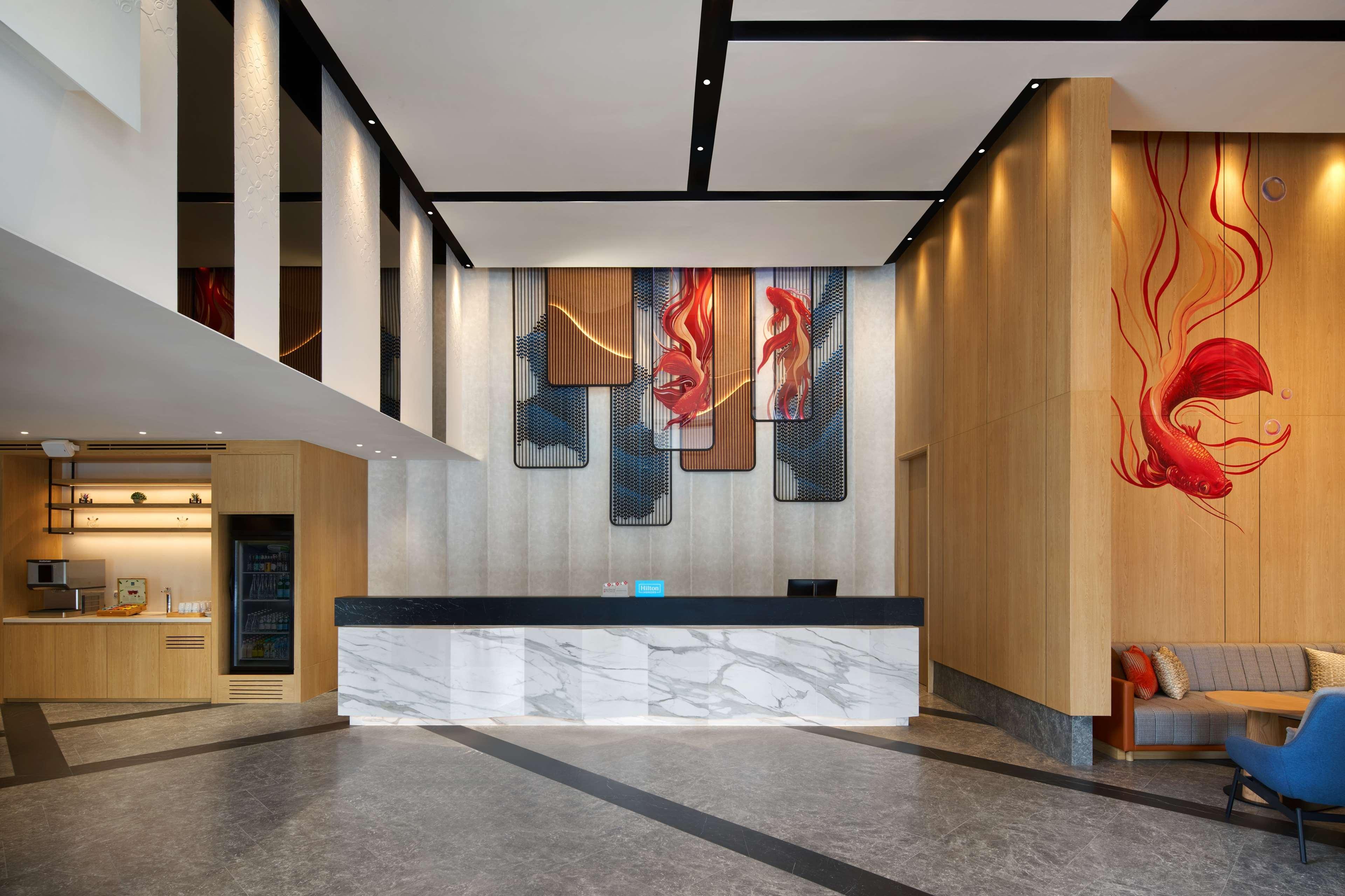 Vista Lobby Hilton Garden Inn Bangkok Riverside