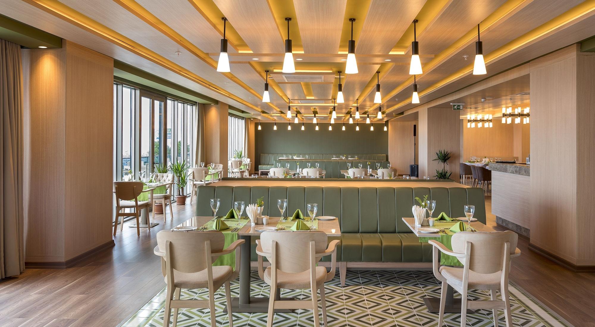 Restaurant Ramada Plaza by Wyndham Rize