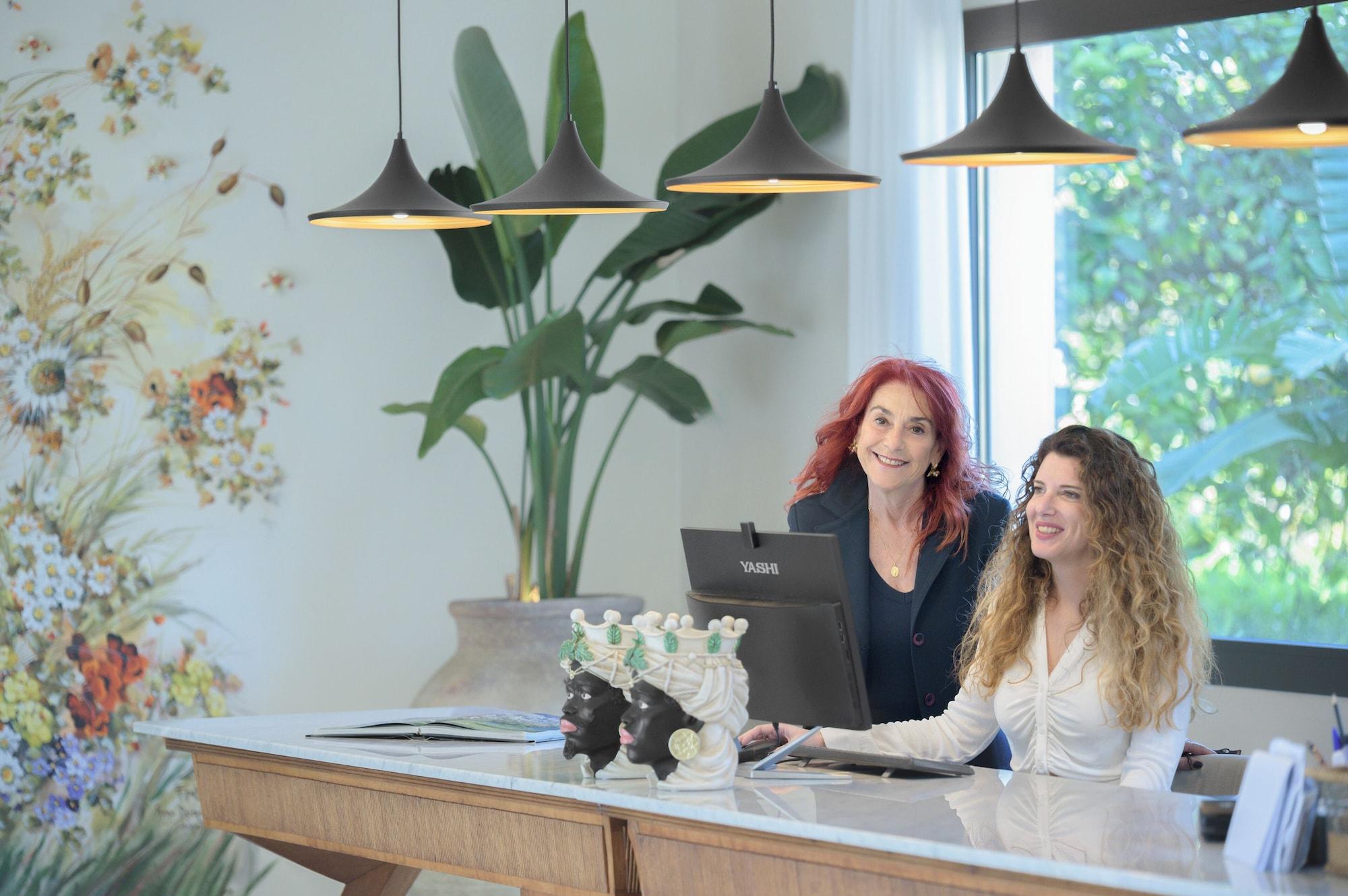 Vista Lobby Villa Felicia