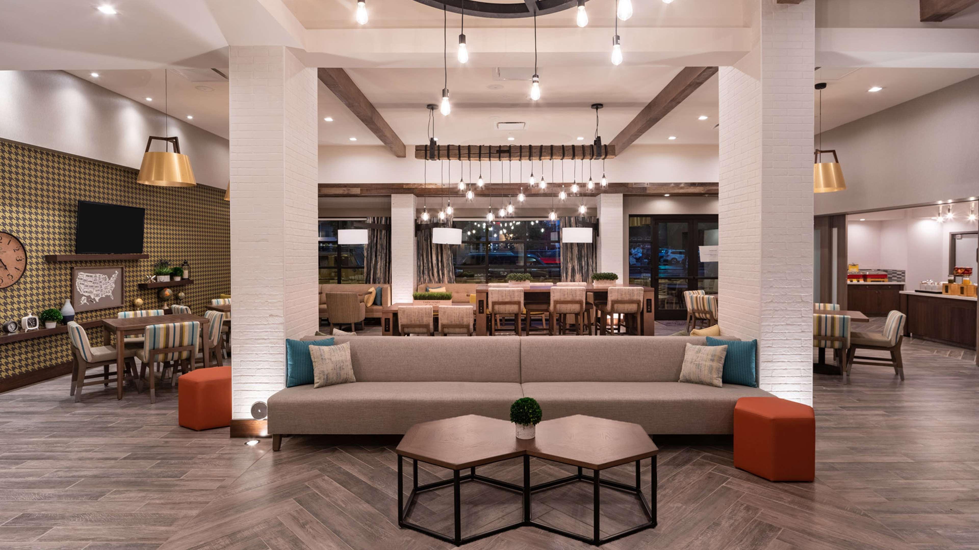 Vista Lobby Hampton Inn Riverside Downtown