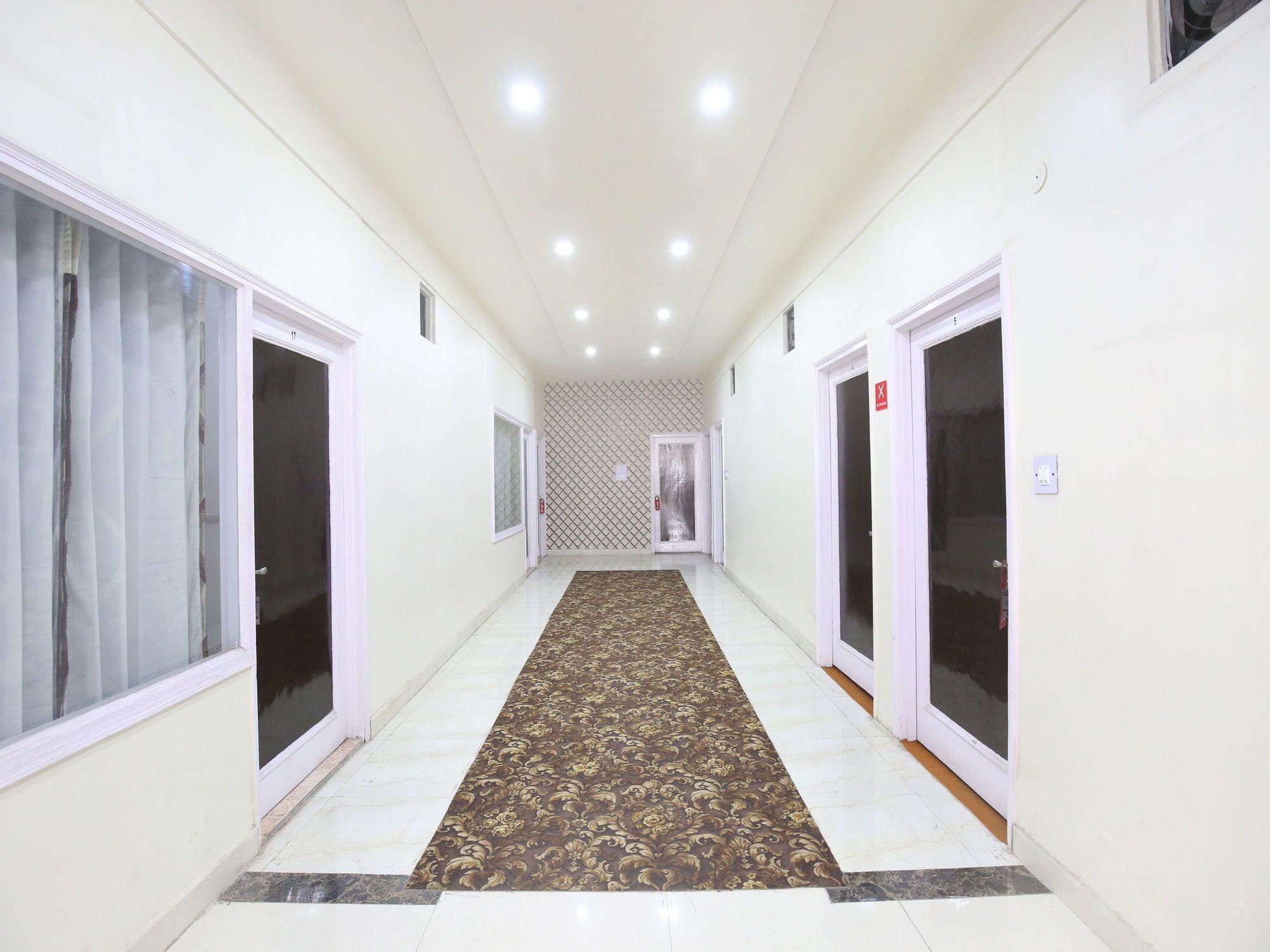 Varios OYO 10376 Hotel Golden Inn