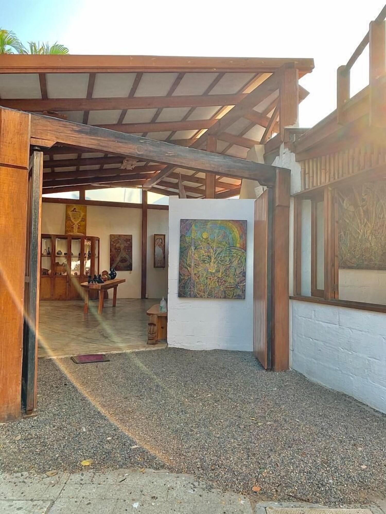 Vista Exterior Galería Suites San Pancho