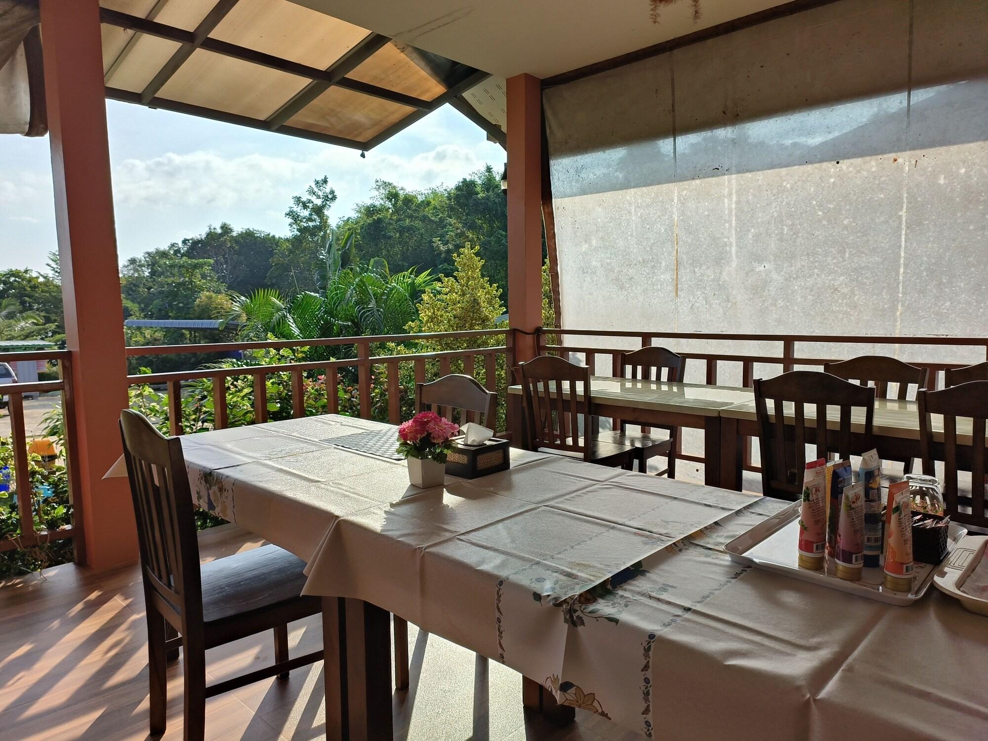 Restaurant Sunrise Beach Koh Yao Resort