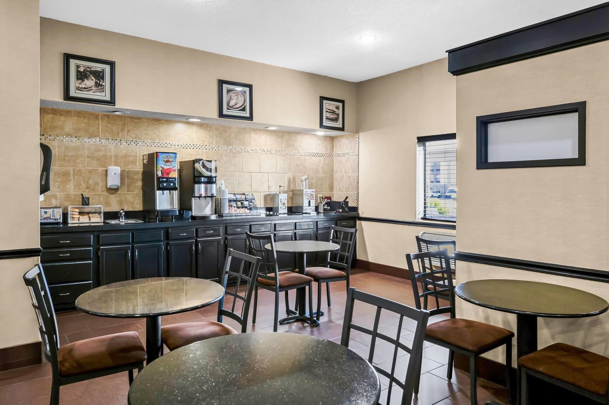 Restaurant Days Inn by Wyndham Collinsville/St. Louis