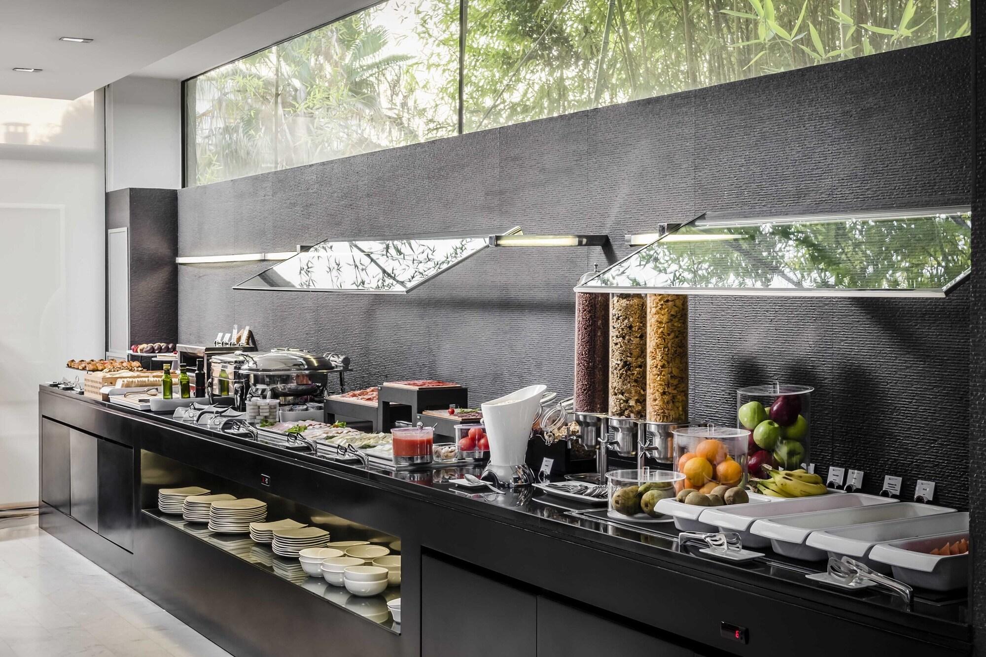 Bar/Salón Ikonik Angli